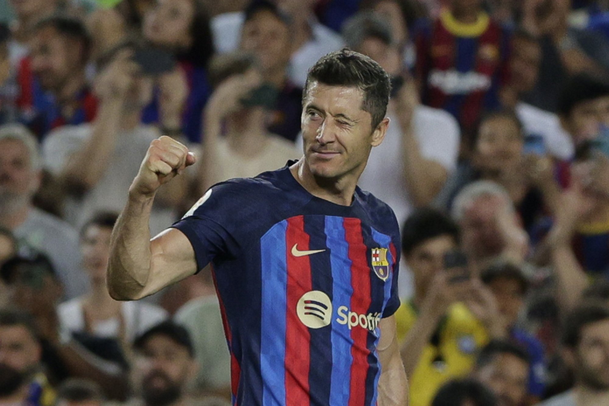 El Barça completa una plantilla per poder somiar en una última jornada frenètica de mercat de fitxatges