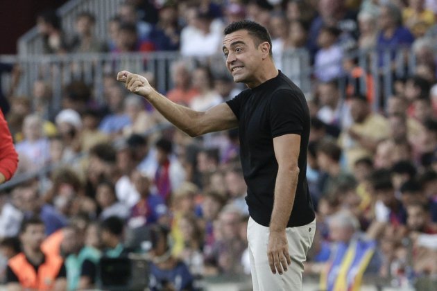 Xavi Hernández donant instruccions Barca Valladolid / Foto: EFE