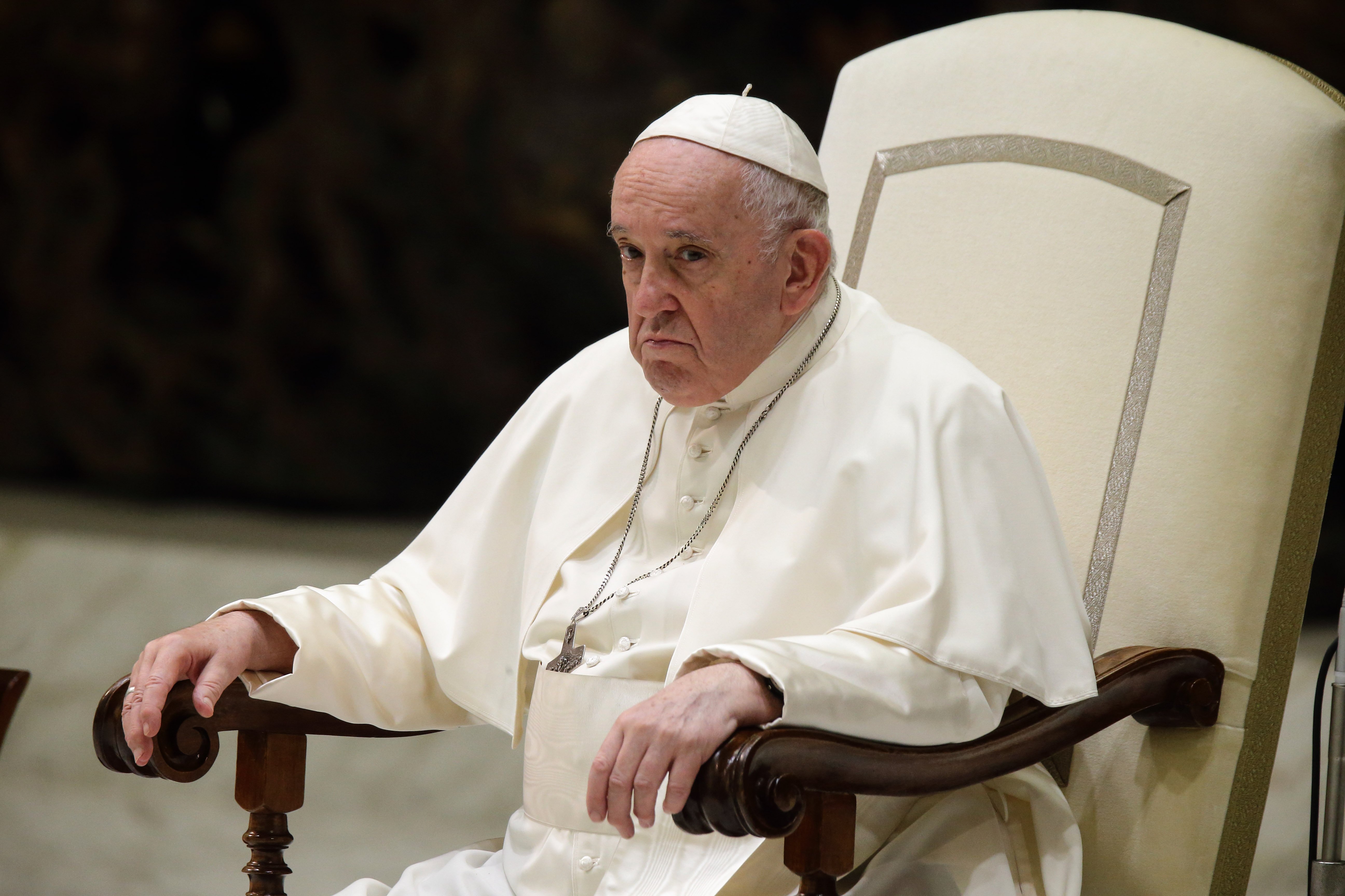 El papa Francisco sufre una infección respiratoria y estará "unos días" ingresado