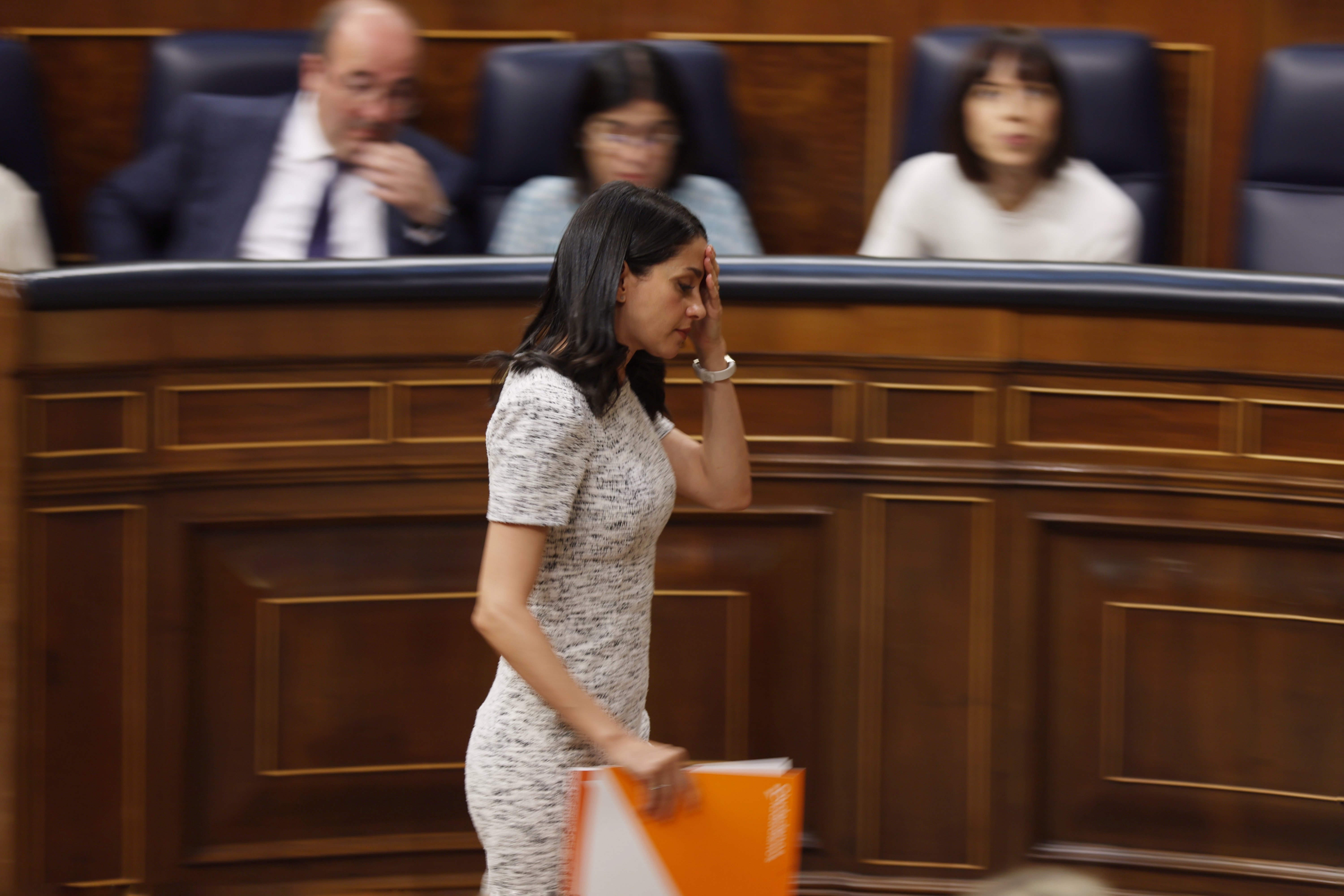 No s'acaben els problemes per a Arrimadas: una trentena de càrrecs de Cs demanen la seva dimissió