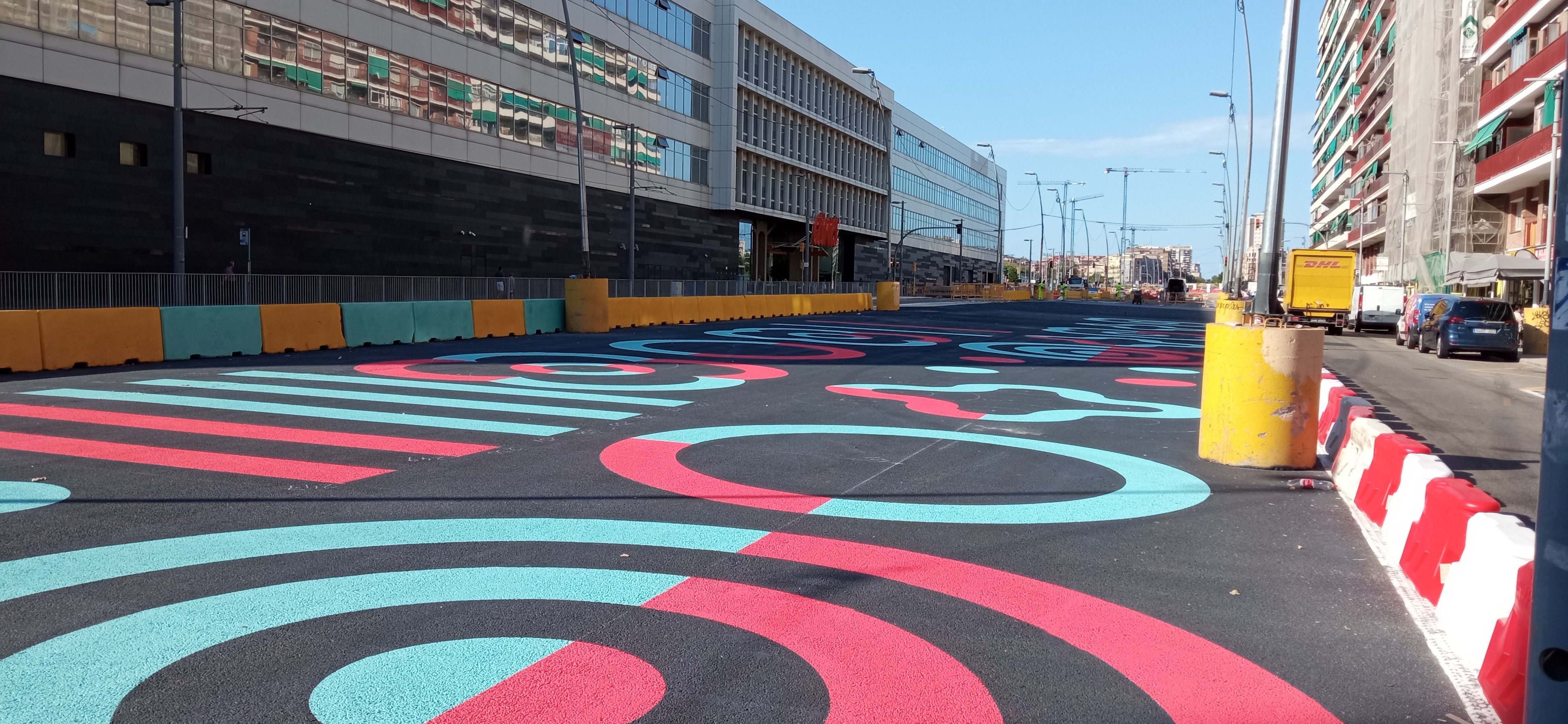 Urbanismo táctico persistente: la Gran Via estrena colorines