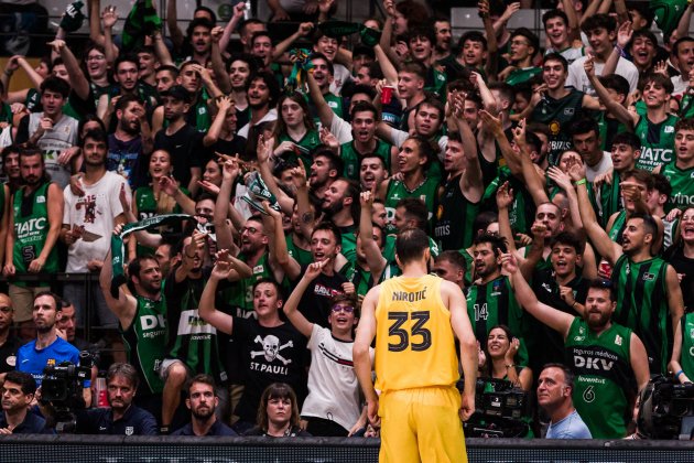 Nikola Mirotic afición Penya Joventut Badalona Barça basket / Foto: Europa Press Nikola Mirotic afición Penya Joventut Badalona Barça basket / Foto: Europa Press