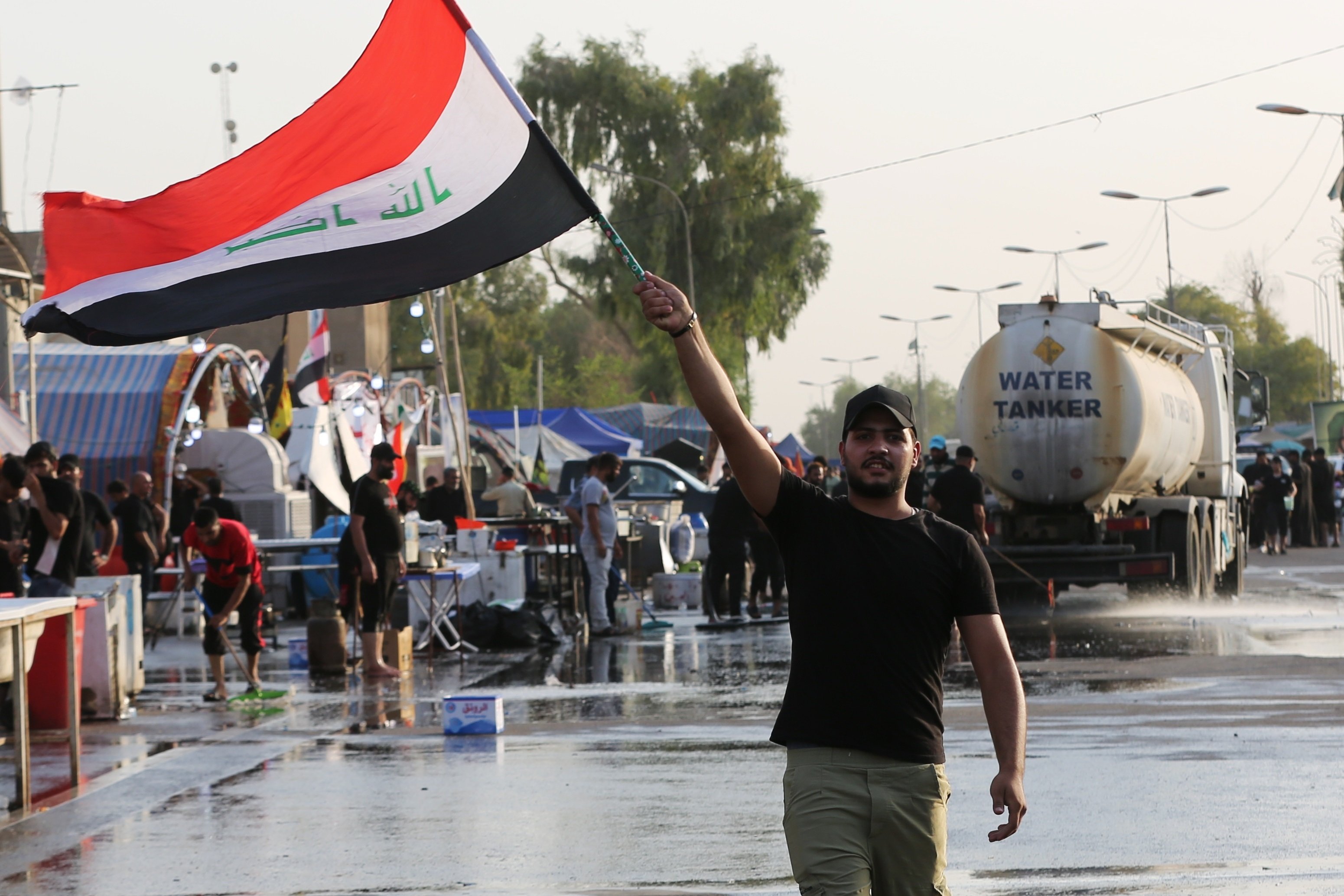 Doce muertos y toque de queda en Irak después de que el líder Al-Sadr anunciara que se "retira"