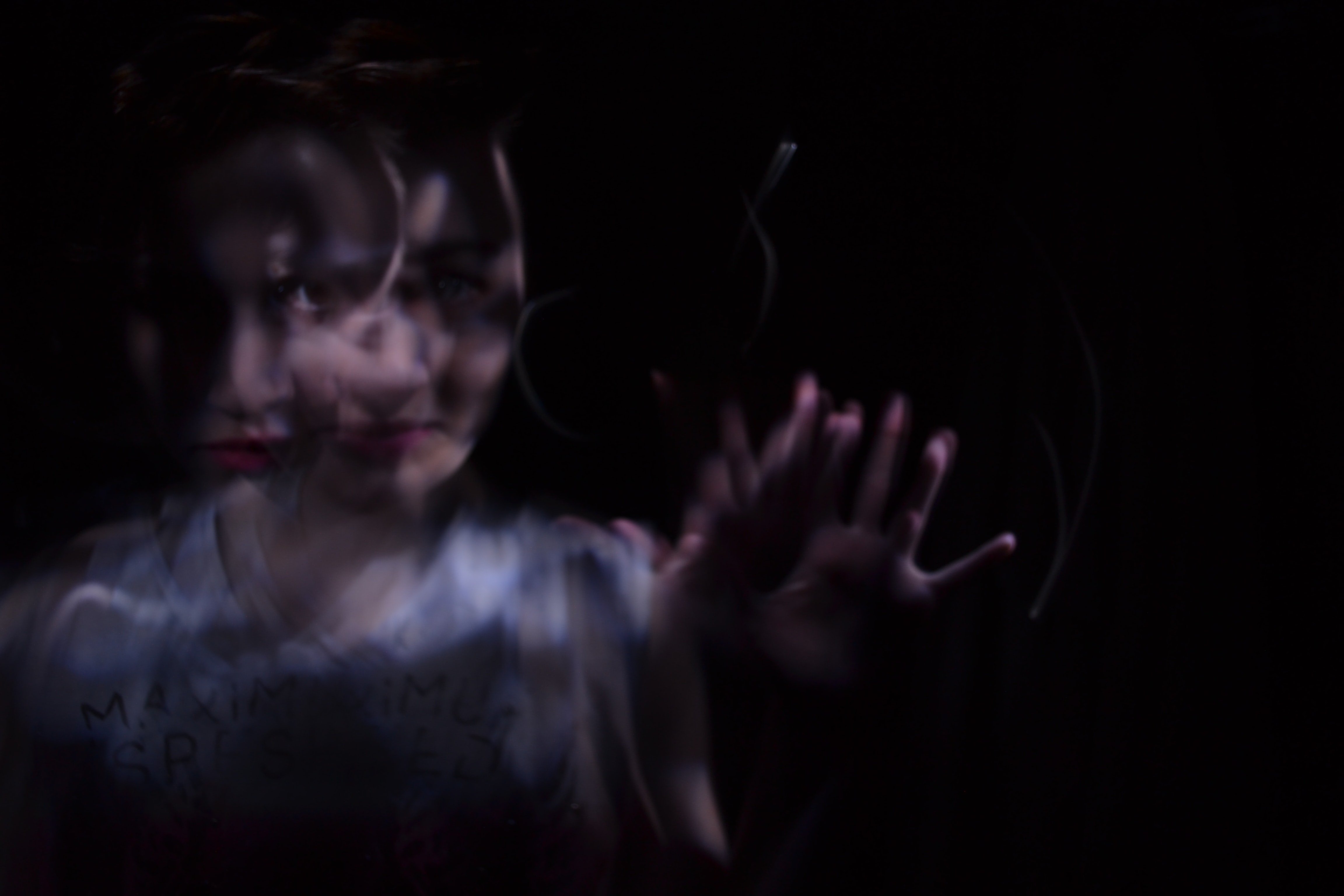 Dona amb por de la foscor / Unsplash Dona amb por de la foscor / Unsplash