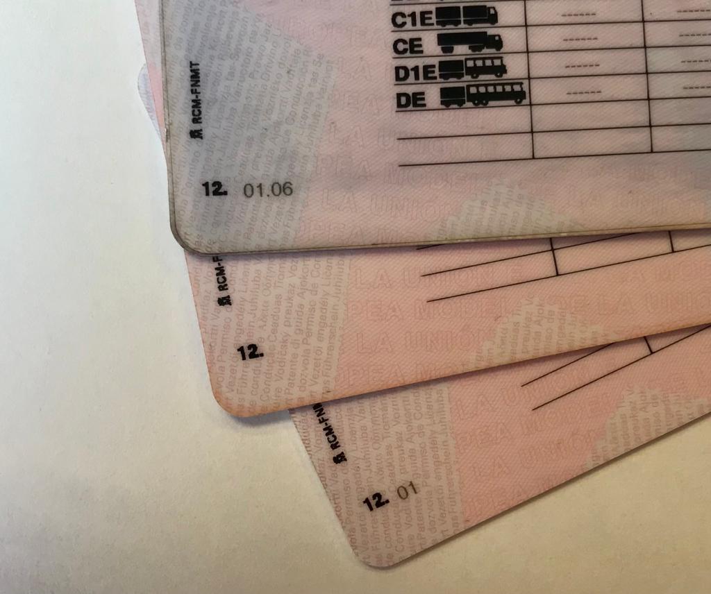 El carnet de conduir per als majors de 65 anys, en risc