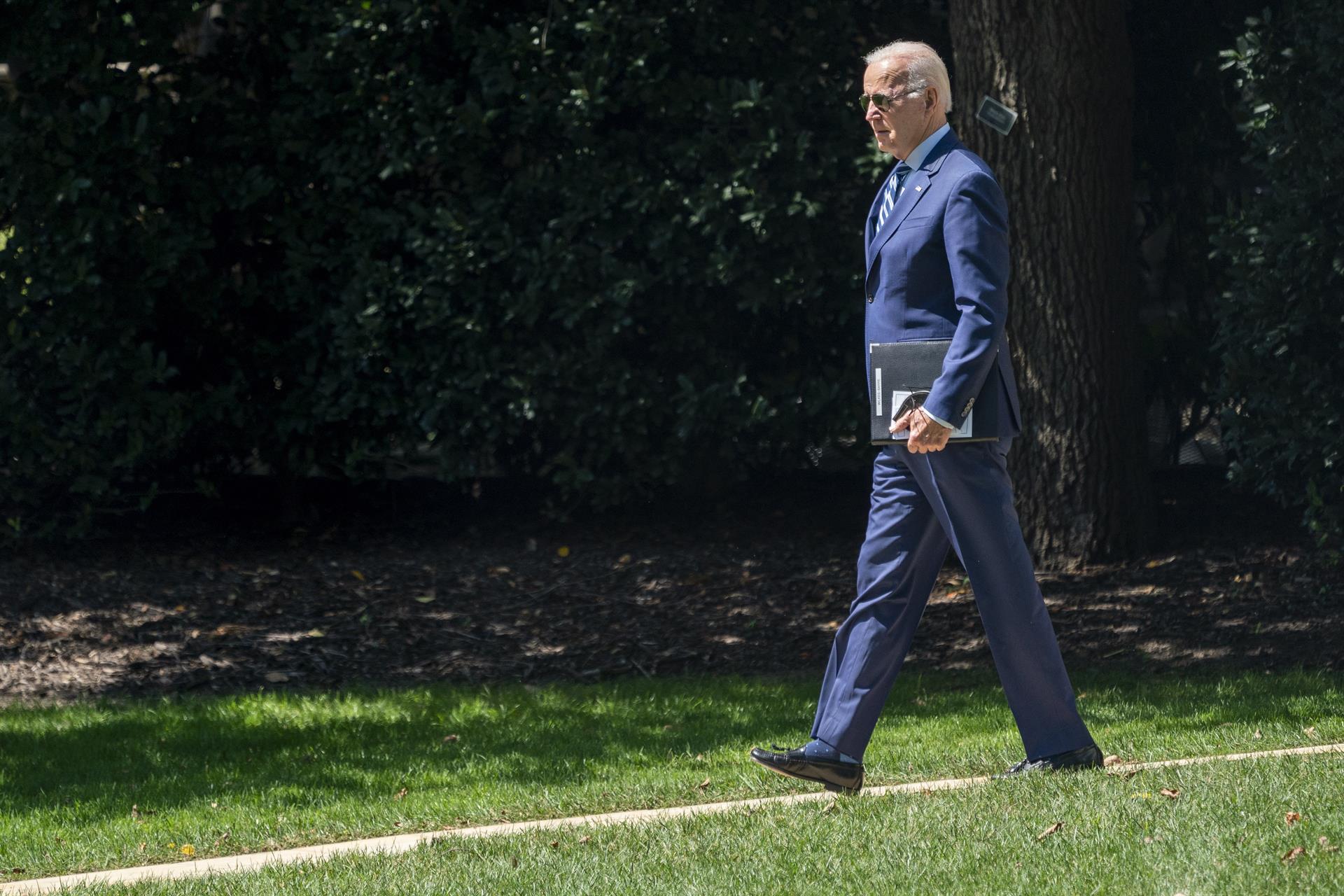 Joe Biden recupera popularitat mentre entra de ple en el debat sobre les armes de foc