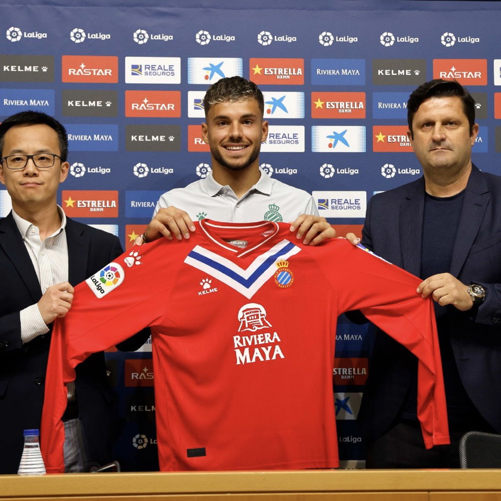 Álvaro Fernández llega al Espanyol para poner remedio al problema bajo palos