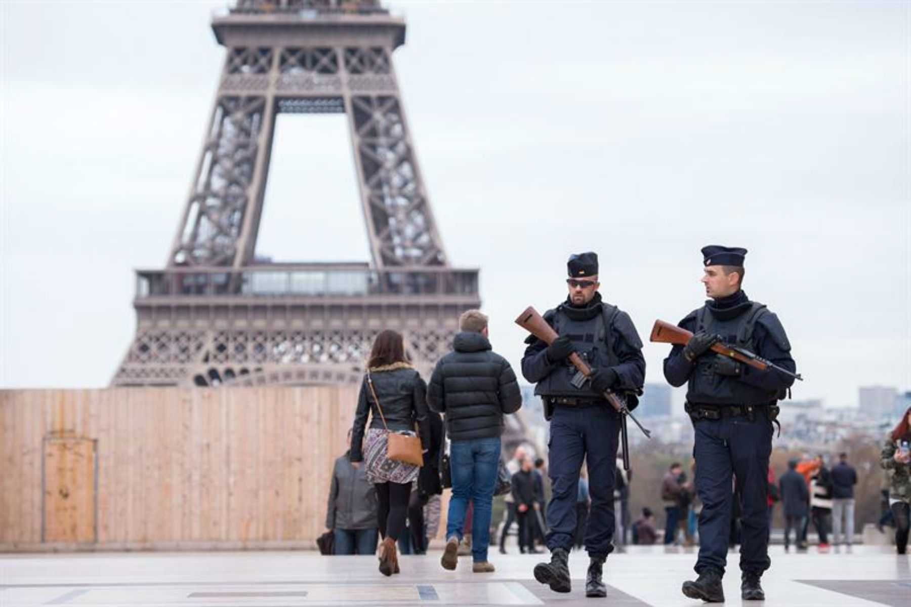 El conductor que ha matado a una niña en una pizzería de París intentaba suicidarse