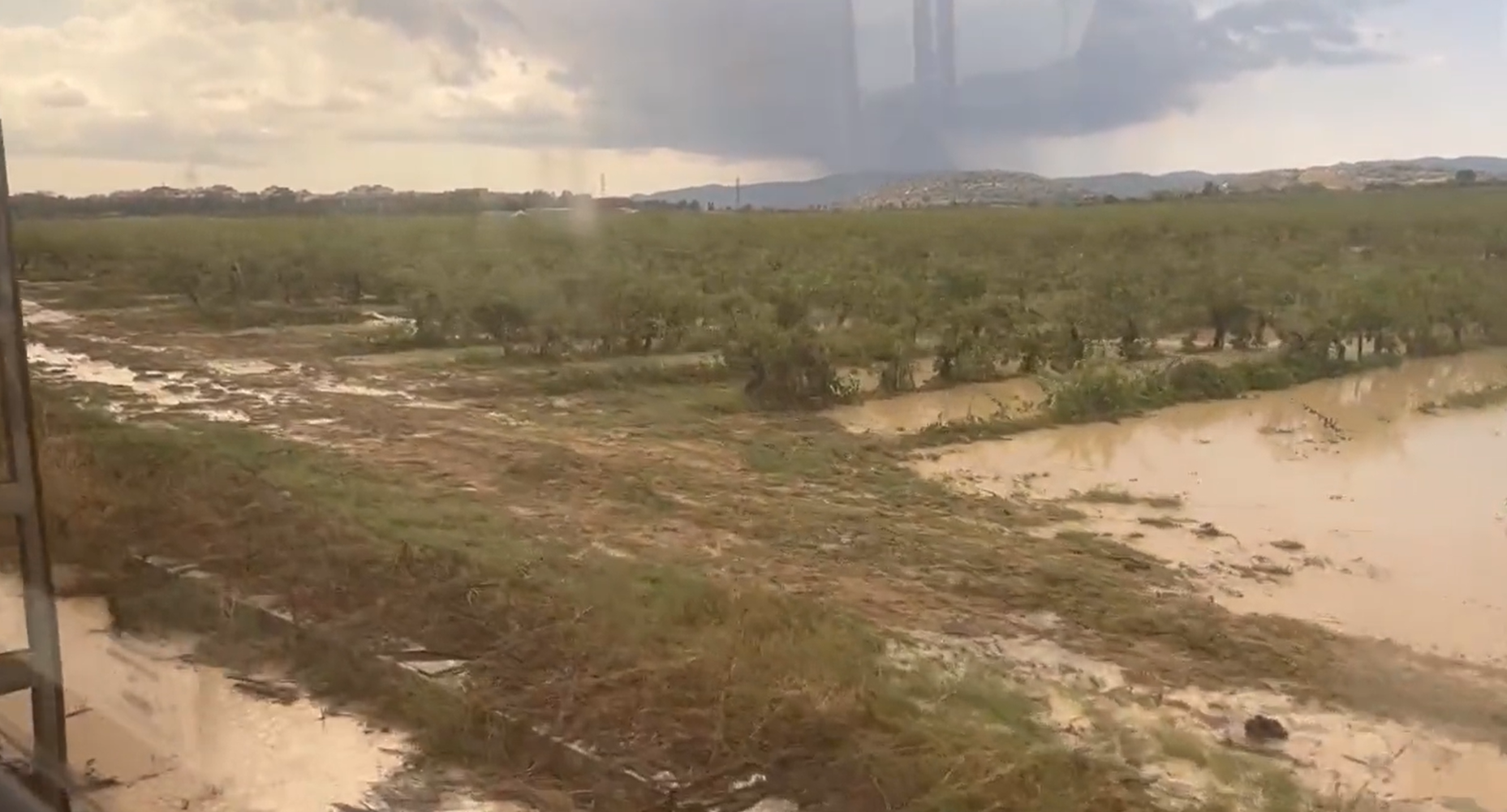 El temporal causa graves destrozos en Vilafranca del Penedès | VÍDEOS