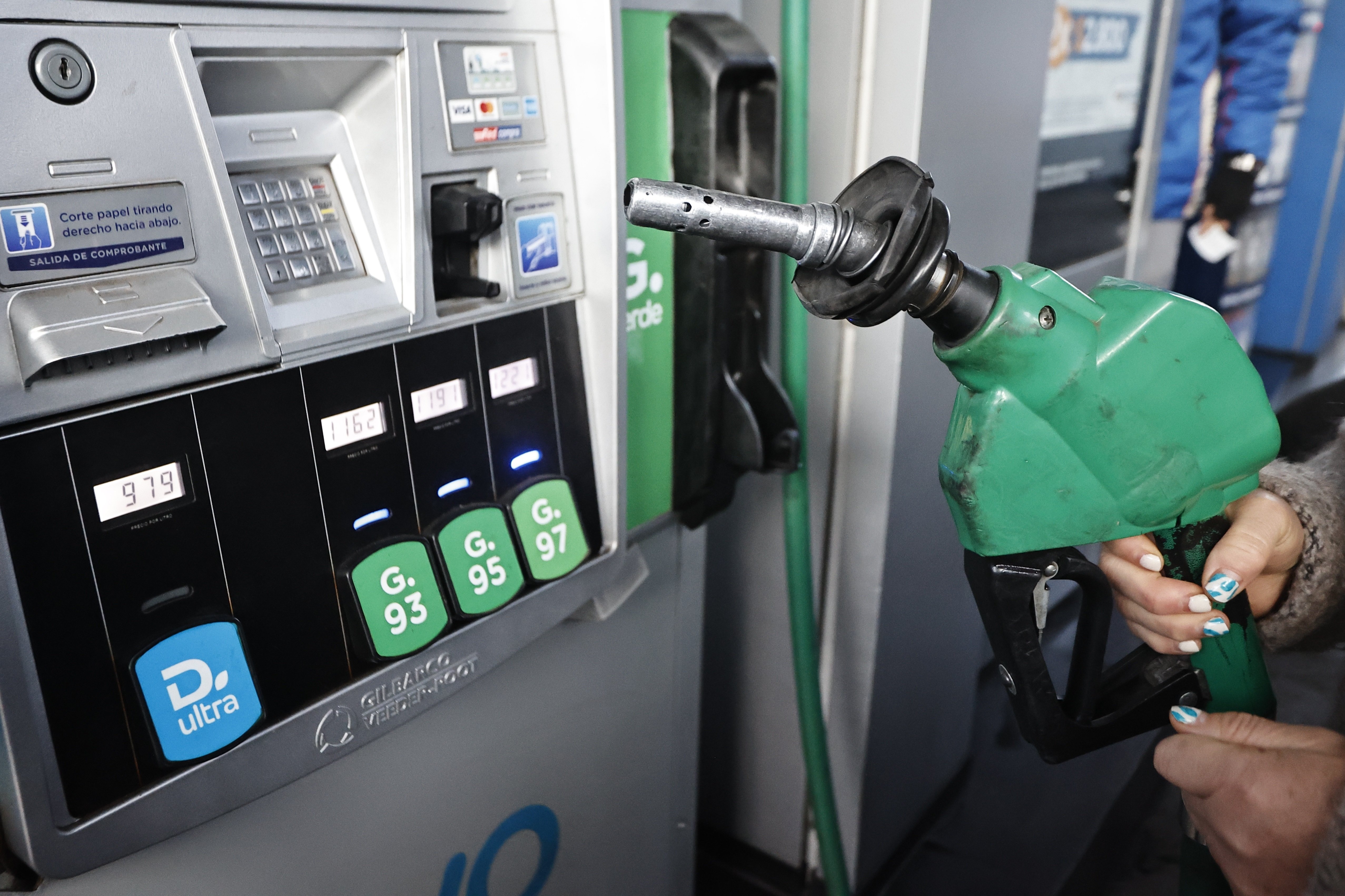 El precio de la gasolina sube y marca un nuevo récord: llenar el depósito cuesta 24 euros más que hace un año