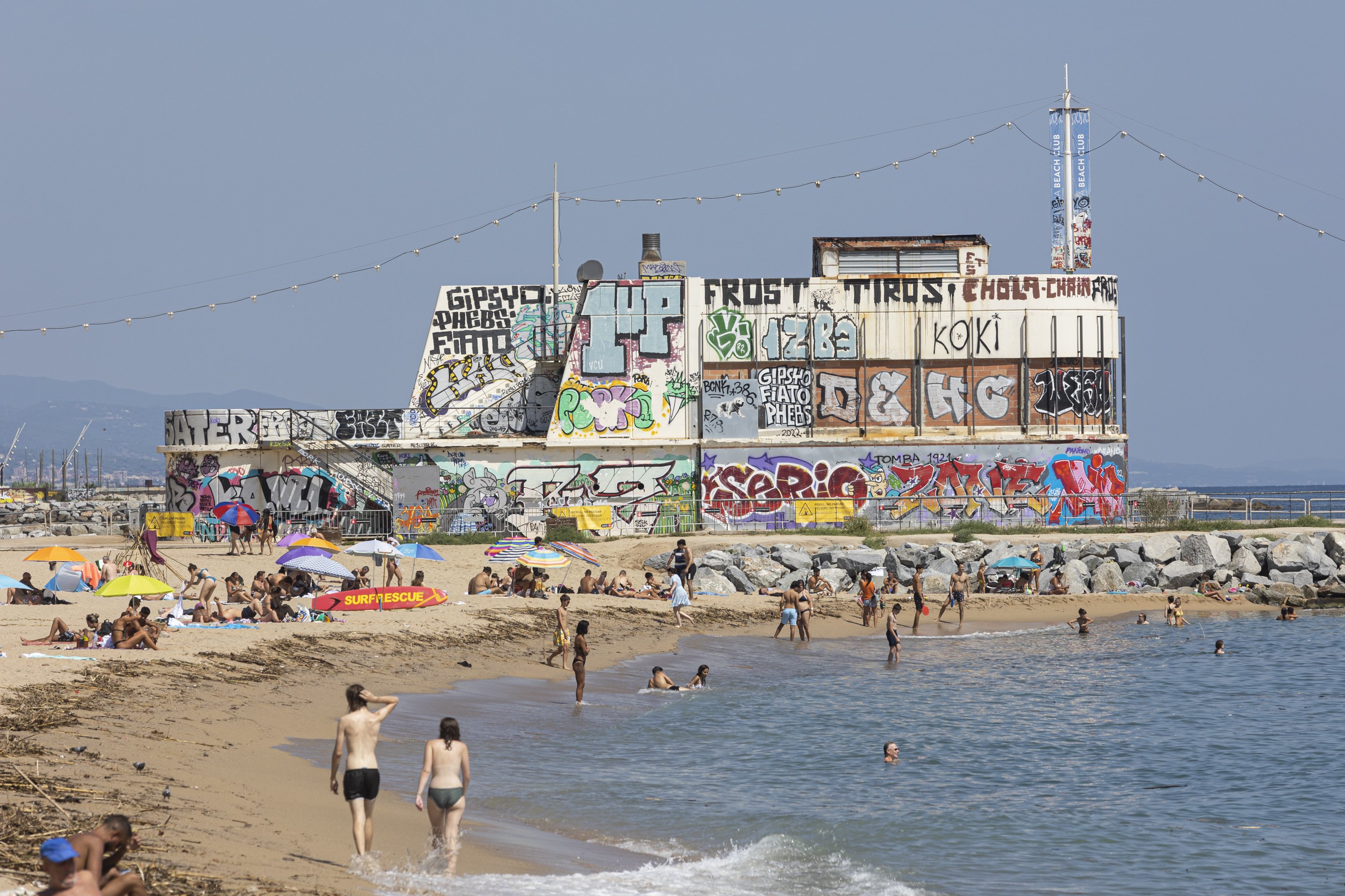 Adiós al icónico (y degradado) restaurante con forma de barco de la Mar Bella