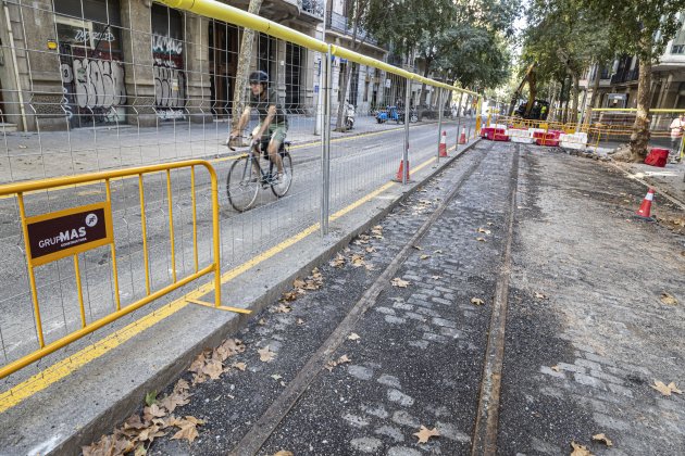 Antigues vies del tranvia al carrer Girona amb Diputació - Montse Giralt