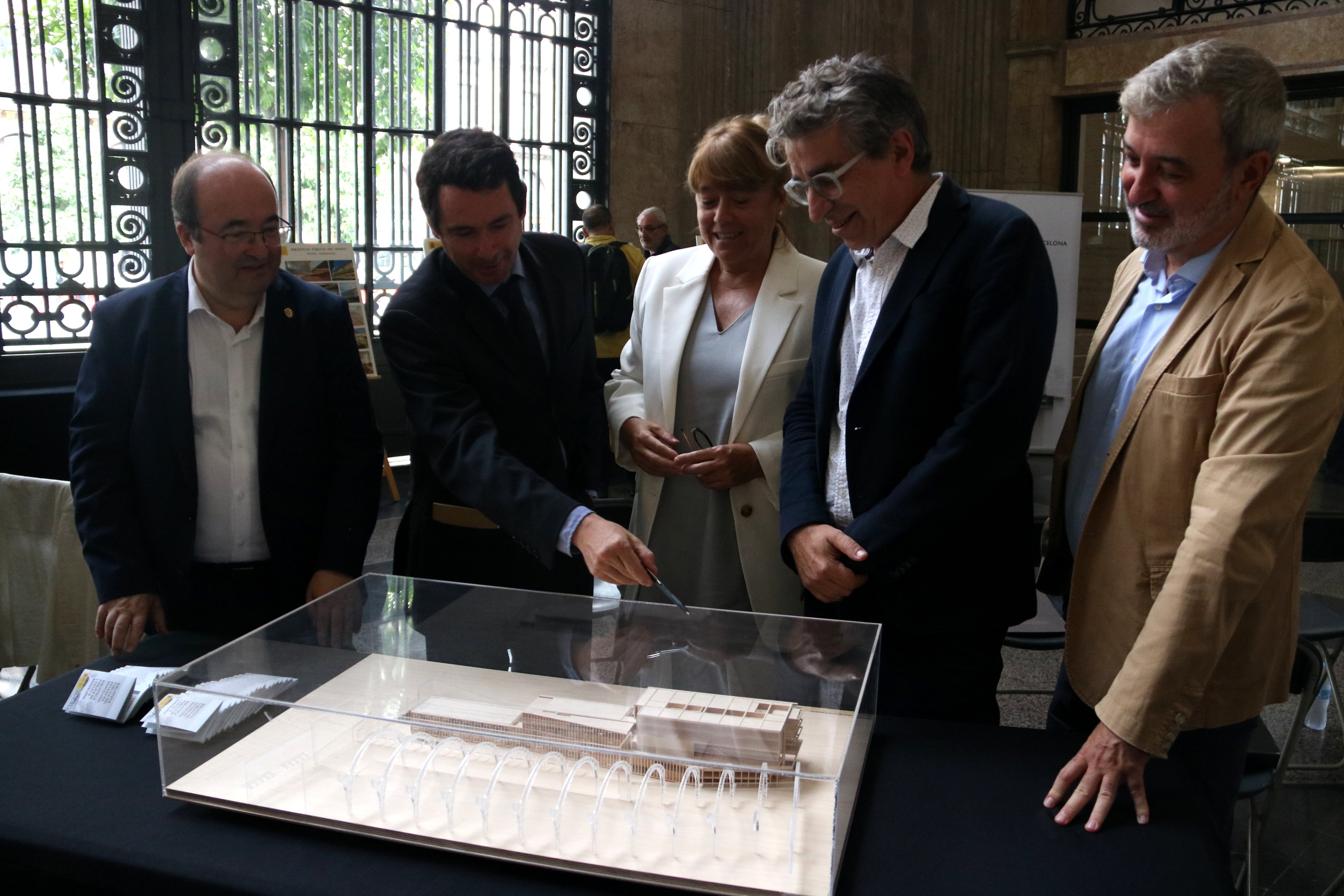 La Biblioteca de l’Estat s’encarrila a l’estació de França: imminent inici d’enderrocs