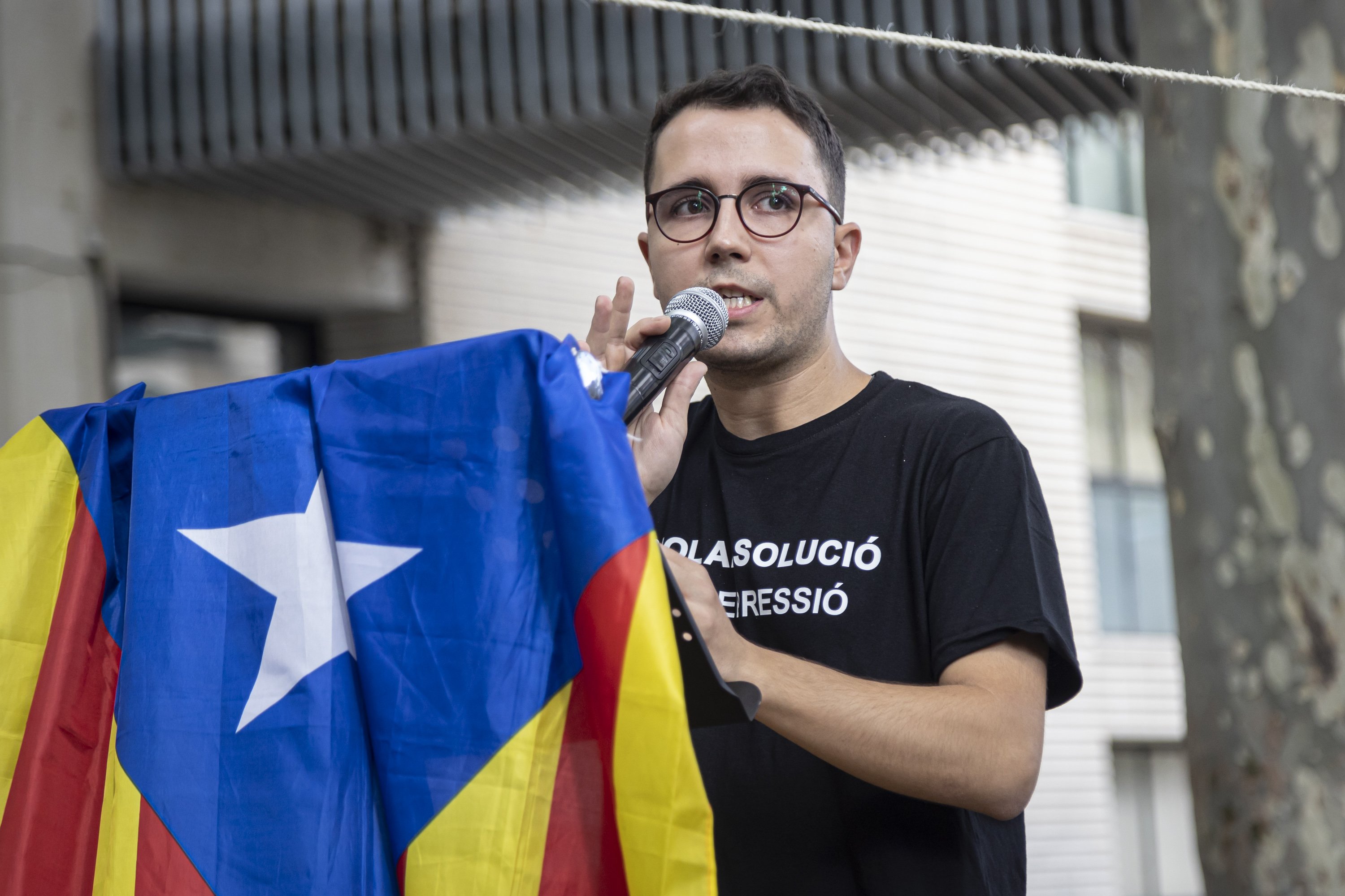 Court reduces sentence for pro-independence protester Oriol Calvo, saving him from jail