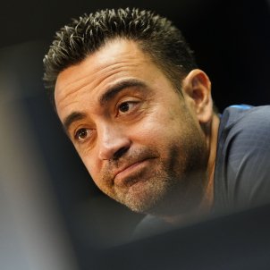 Algo huele cada vez peor en el vestuario del Barça después de que Xavi Hernández lo haya apartado del 11