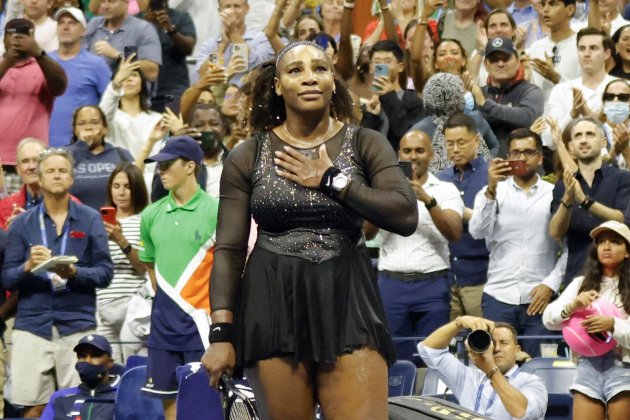Serena Williams retirada US Open mano pecho / Foto: EFE