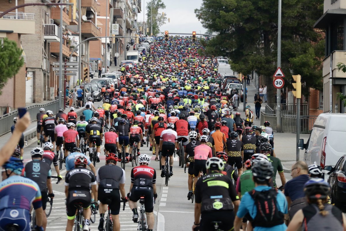 Milers de ciclistes omplen Rubí per reclamar seguretat: “Quantes morts més fan falta?”