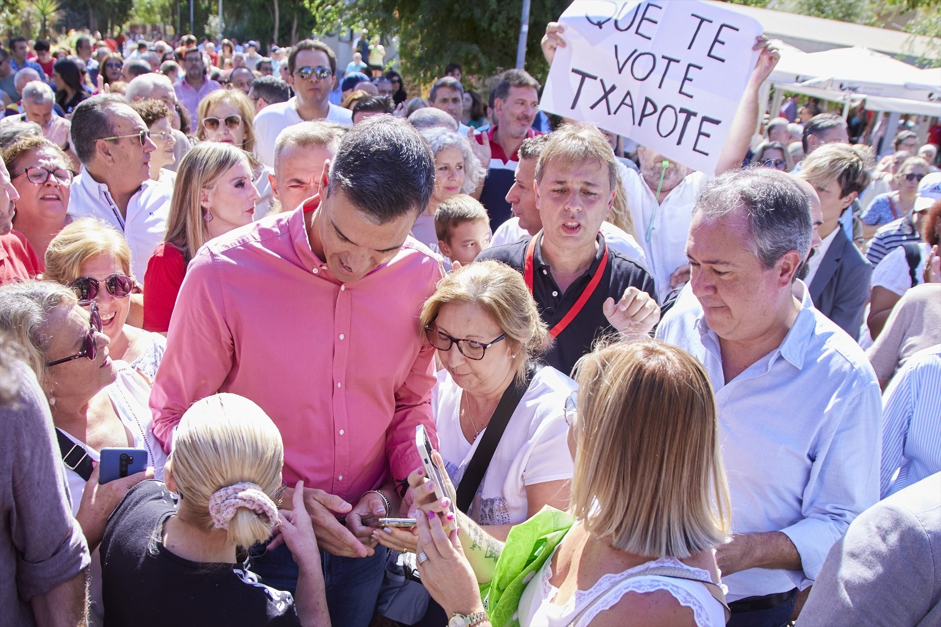 Abucheo a Pedro Sánchez en Sevilla | VíDEO