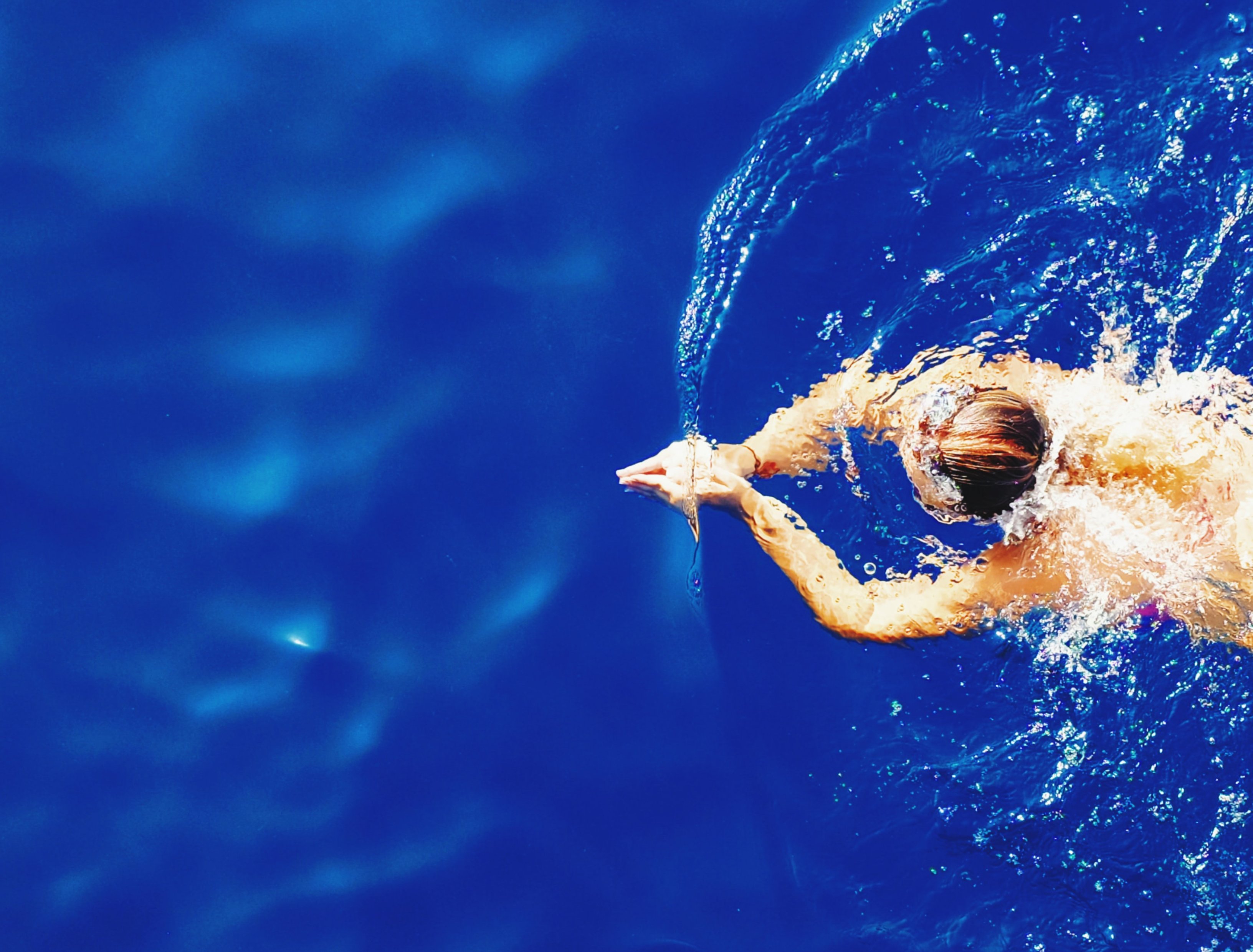 Mujer nadando / Unsplash Mujer nadando / Unsplash