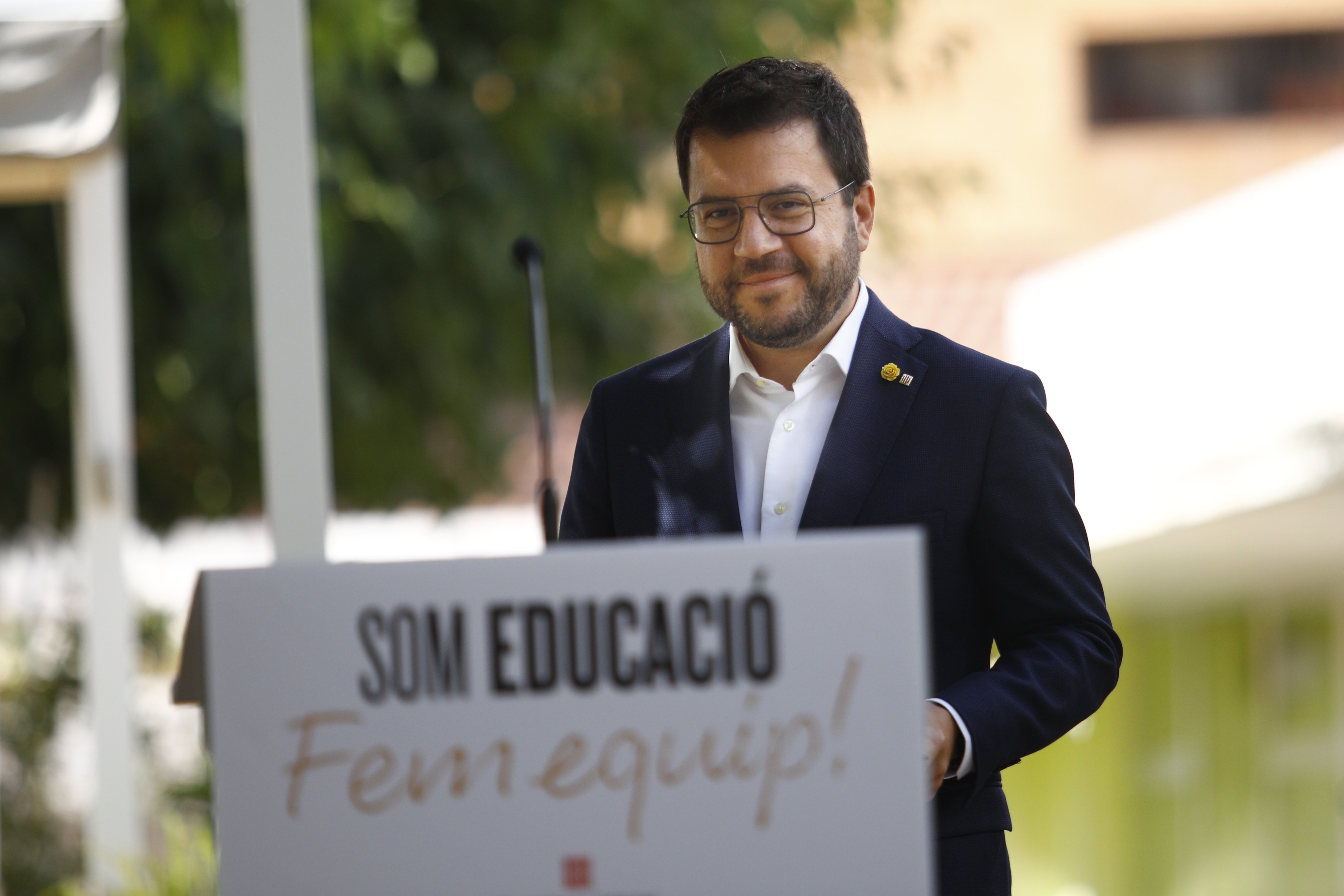 Silbidos a Pere Aragonès mientras grababa el mensaje institucional de la Diada