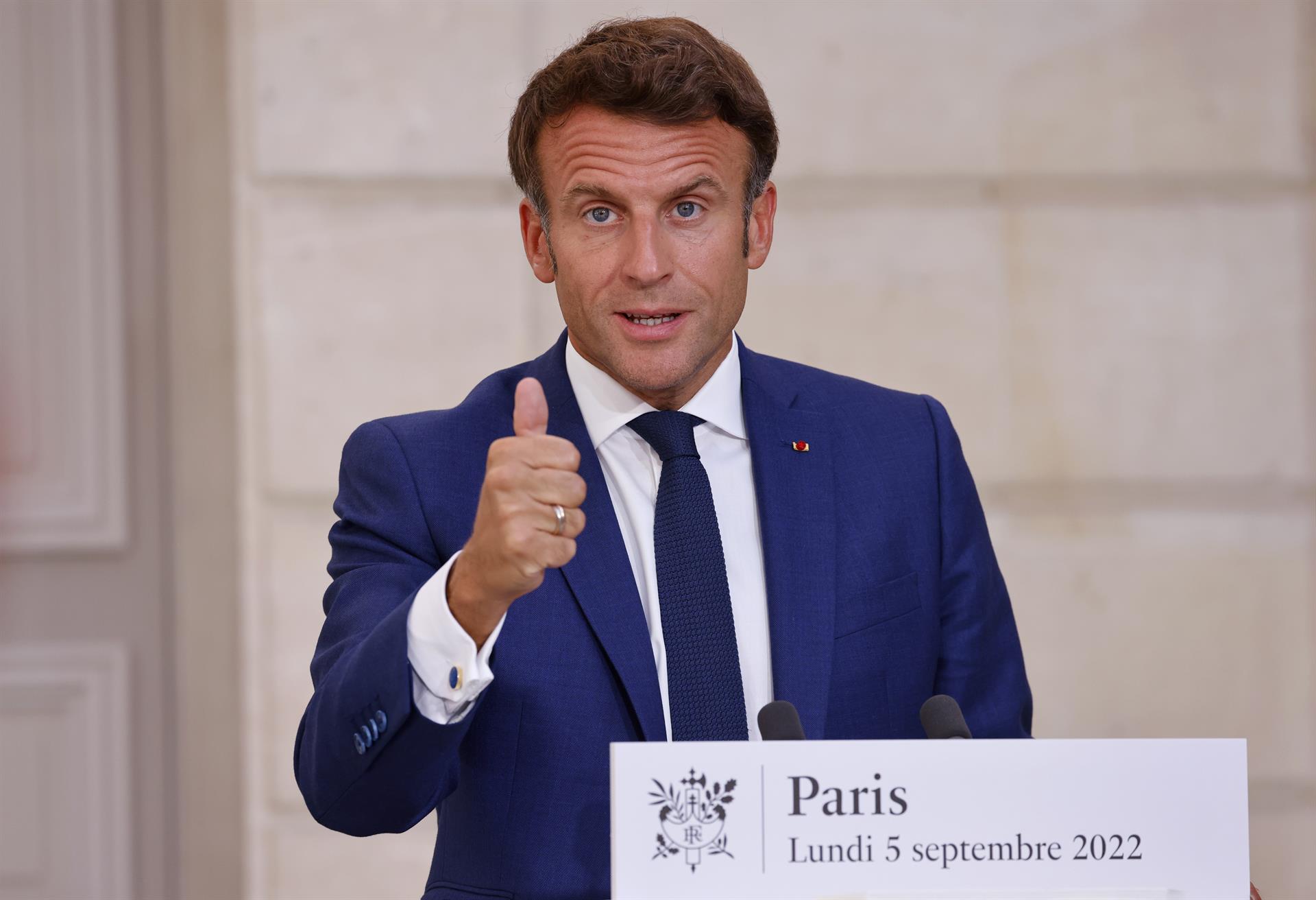 Macron buries Midcat pipeline project after speaking to Scholz: "It's not needed"