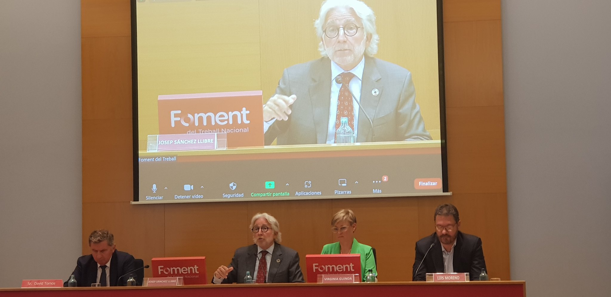 Foment crea una comissió d'experts per plantejar de nou l'ampliació de l'Aeroport del Prat