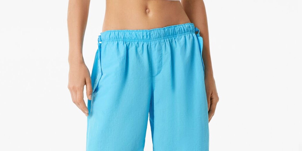 Hi ha una bogeria desfermada amb els pantalons més venuts ara mateix a Bershka