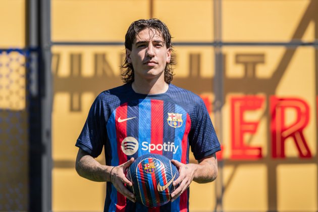 Hector Bellerin posa presentacion barça / Europa Press