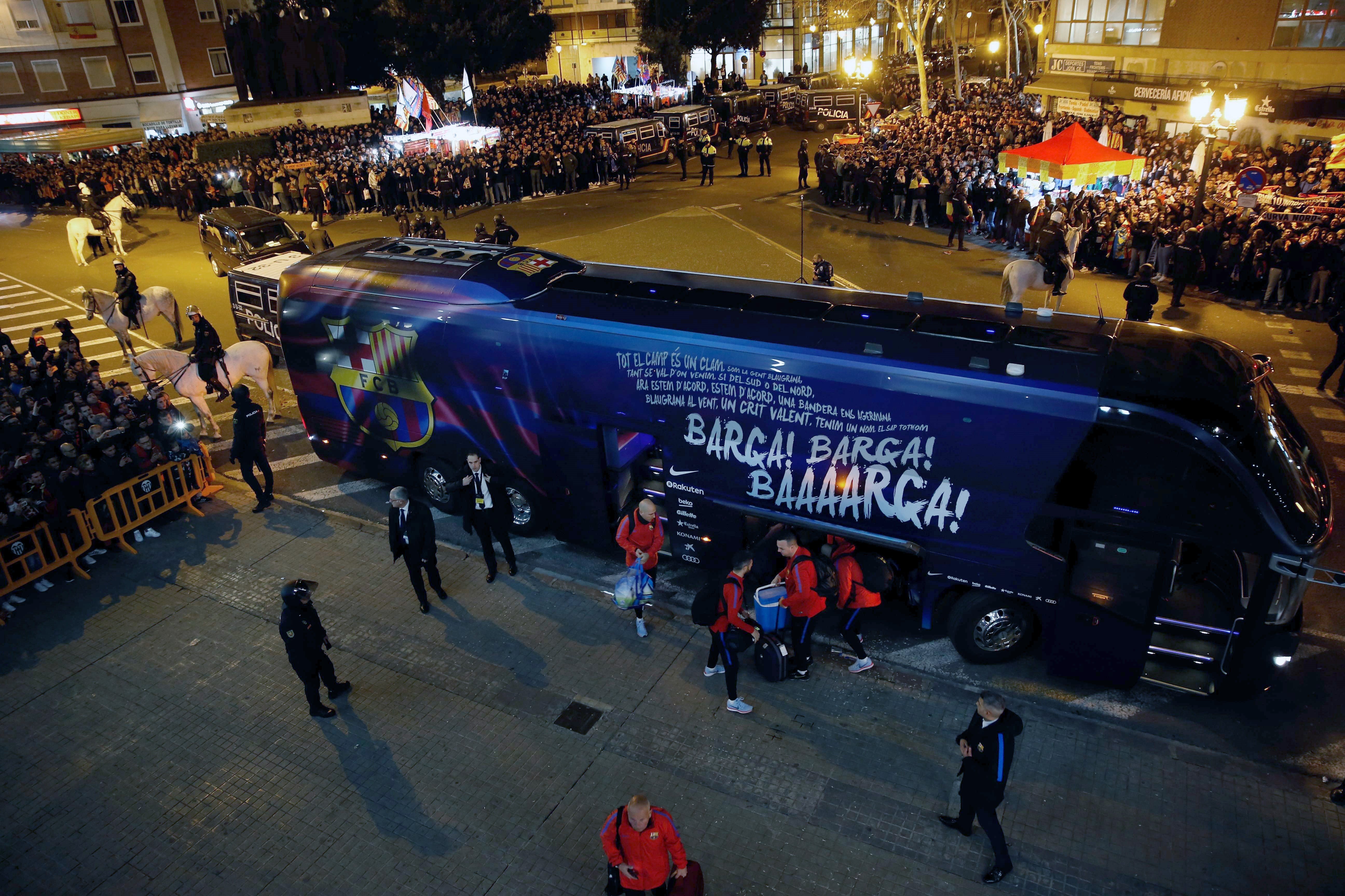 El autocar del Barça, apedreado al salir de Mestalla
