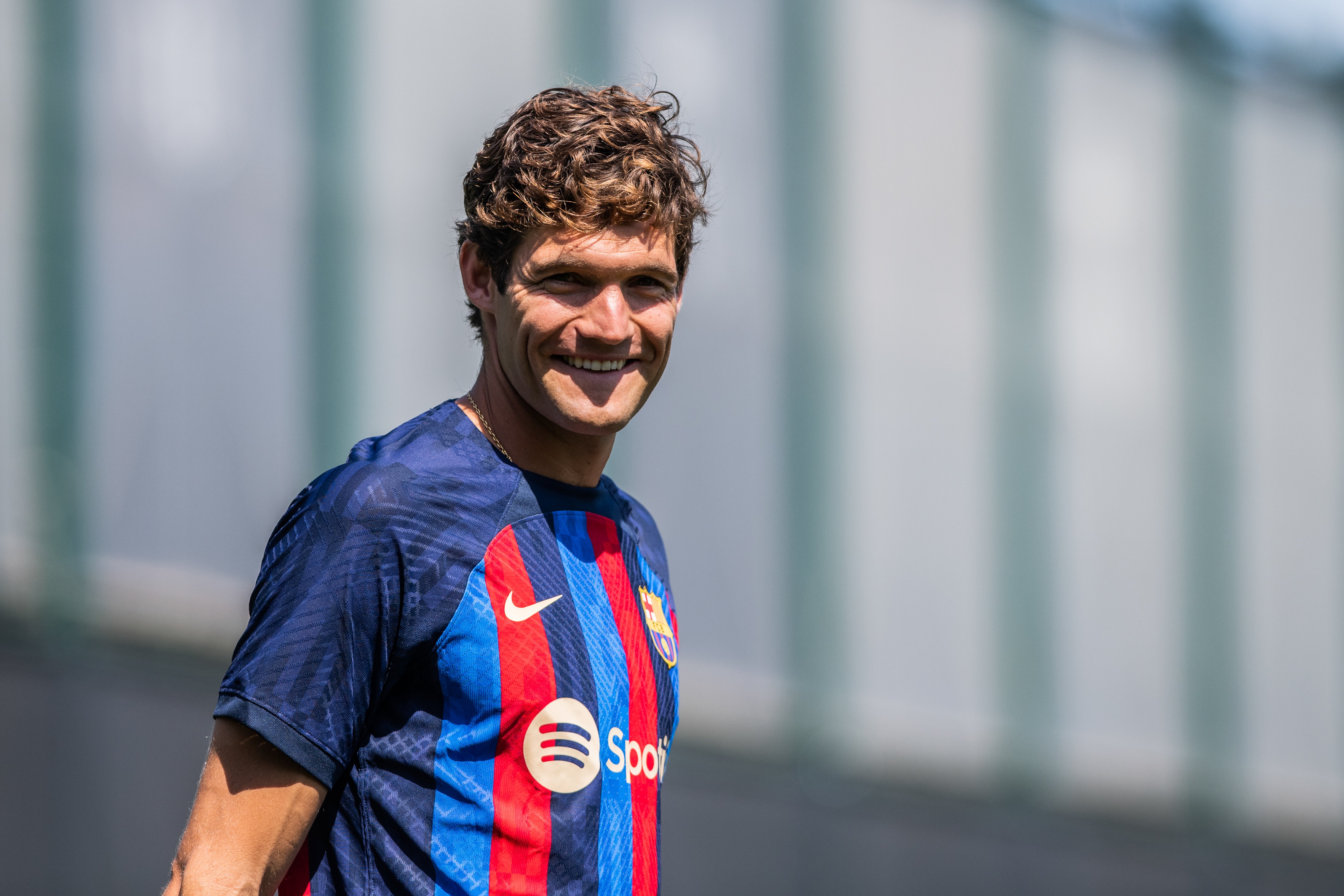 Marcos Alonso i Héctor Bellerín, dues cares que resulten familiars a can Barça