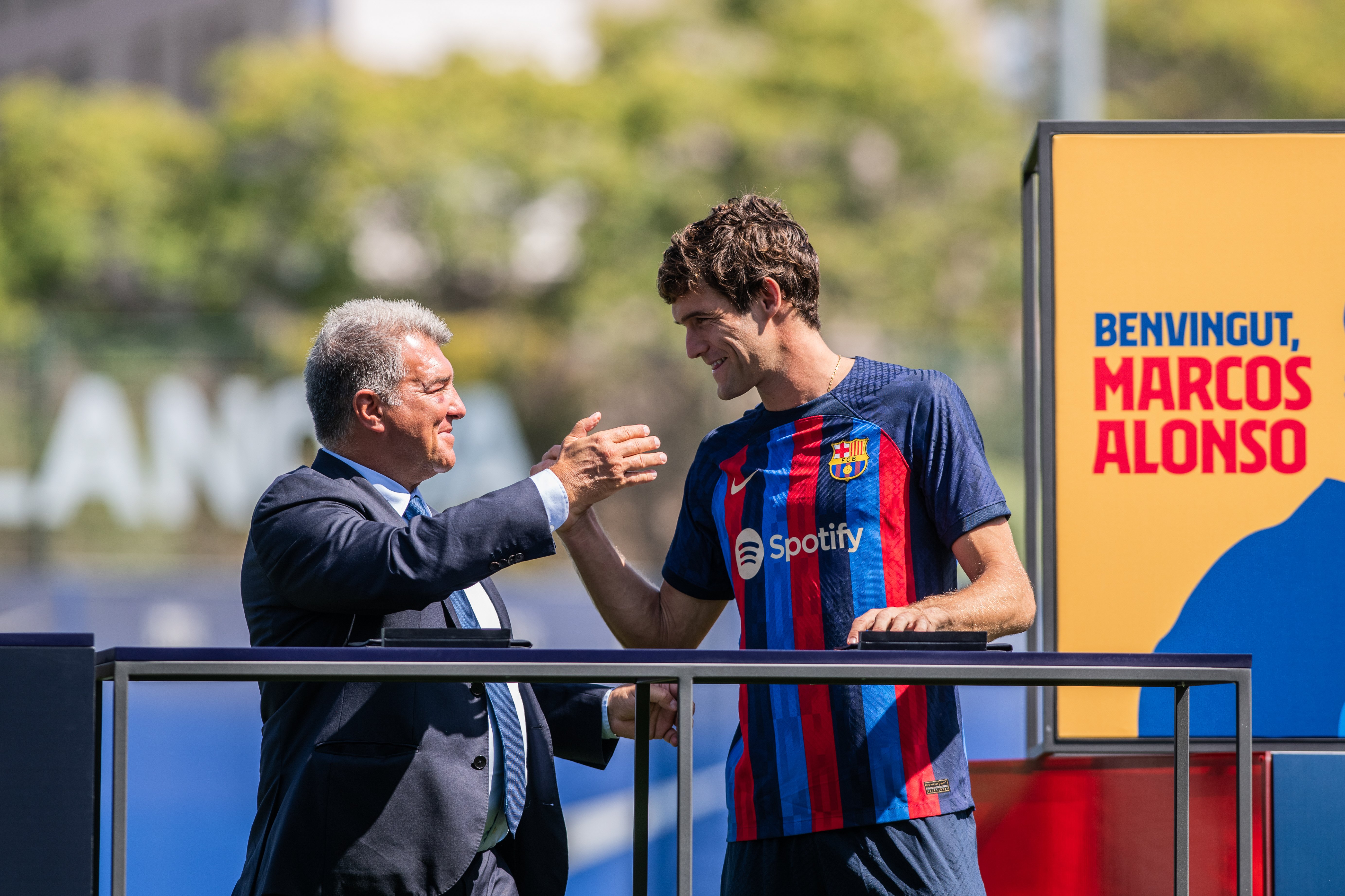 Marcos Alonso y Héctor Bellerín: los laterales del Barça que viven en dos realidades opuestas
