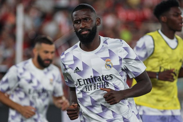 Antonio Rudiger calentamiento Real Madrid / Foto: EFE