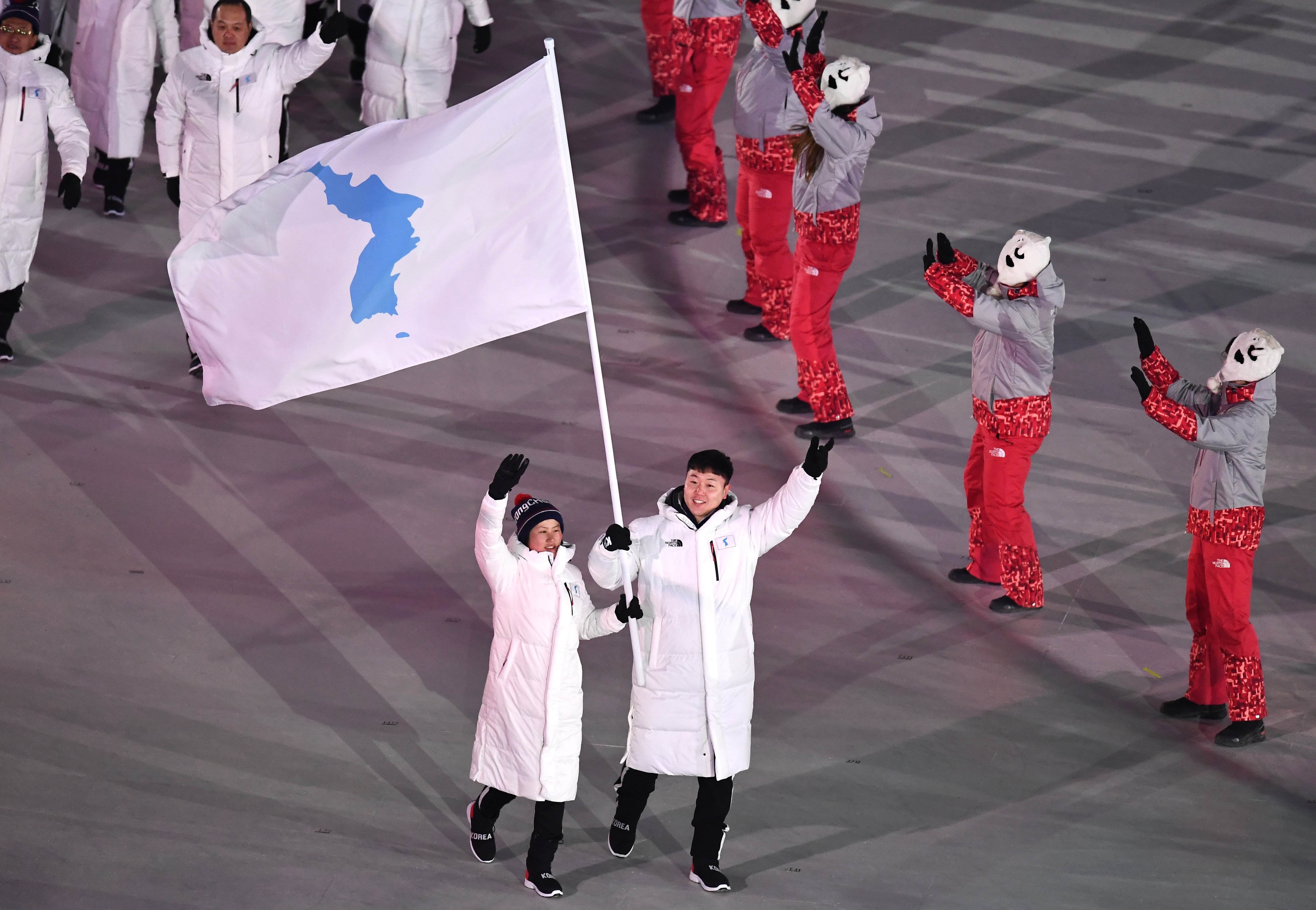 Las dos Coreas desfilan bajo una misma bandera