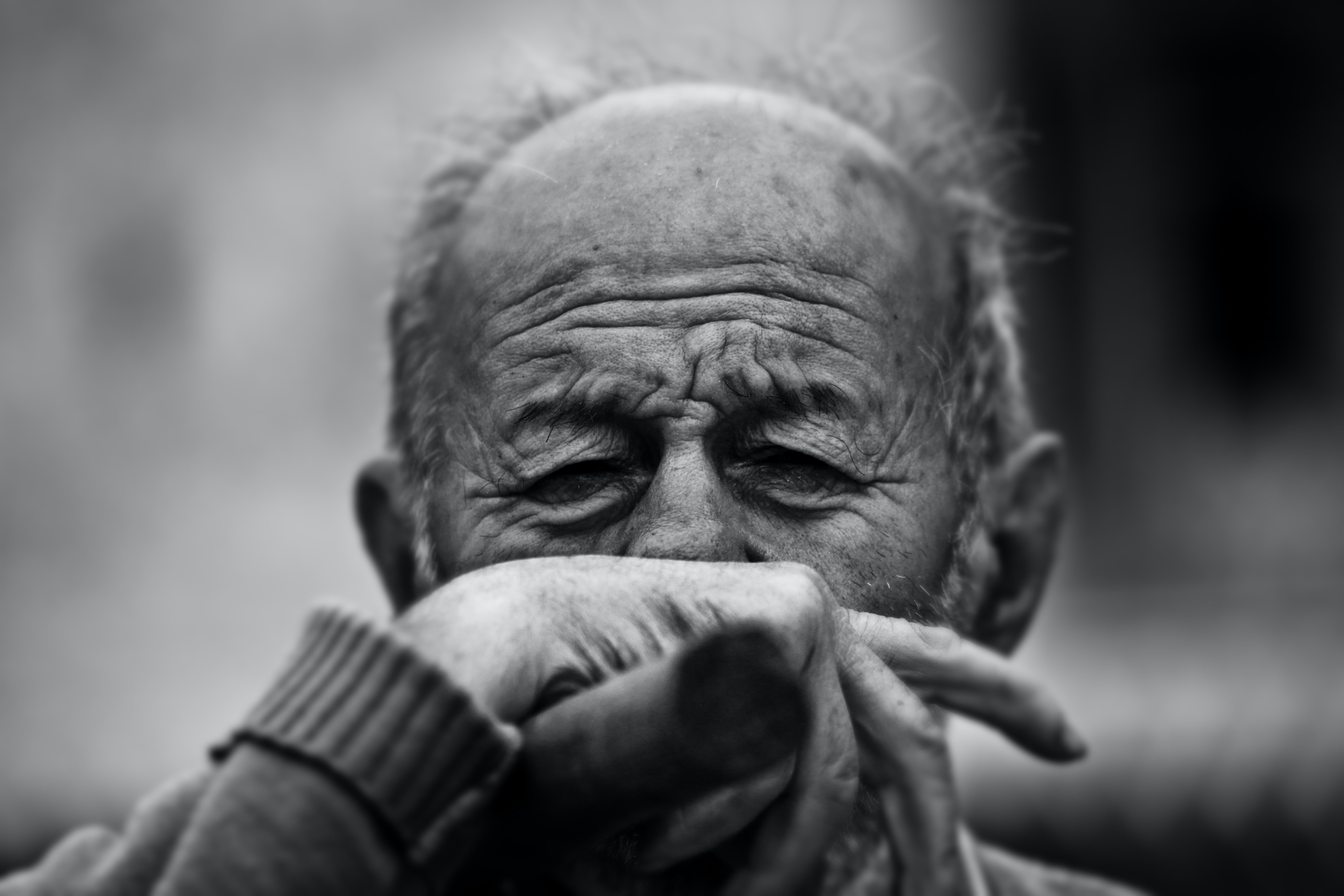 Anciano enfermo de Alzheimer / Unsplash