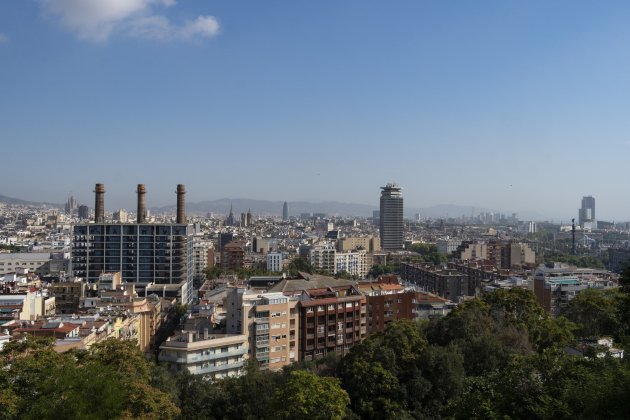 Vistas Barcelona, Montjuic, alquiler, venta, vivienda, economía, consumo, edificios tres ximeneies / Foto: Carlos Baglietto