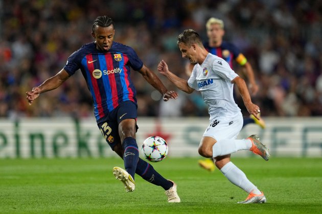 Jules Koundé Vlkanova Barca Viktoria Pilsen Champions / Foto: EFE Jules Koundé Vlkanova Barca Viktoria Pilsen Champions / Foto: EFE