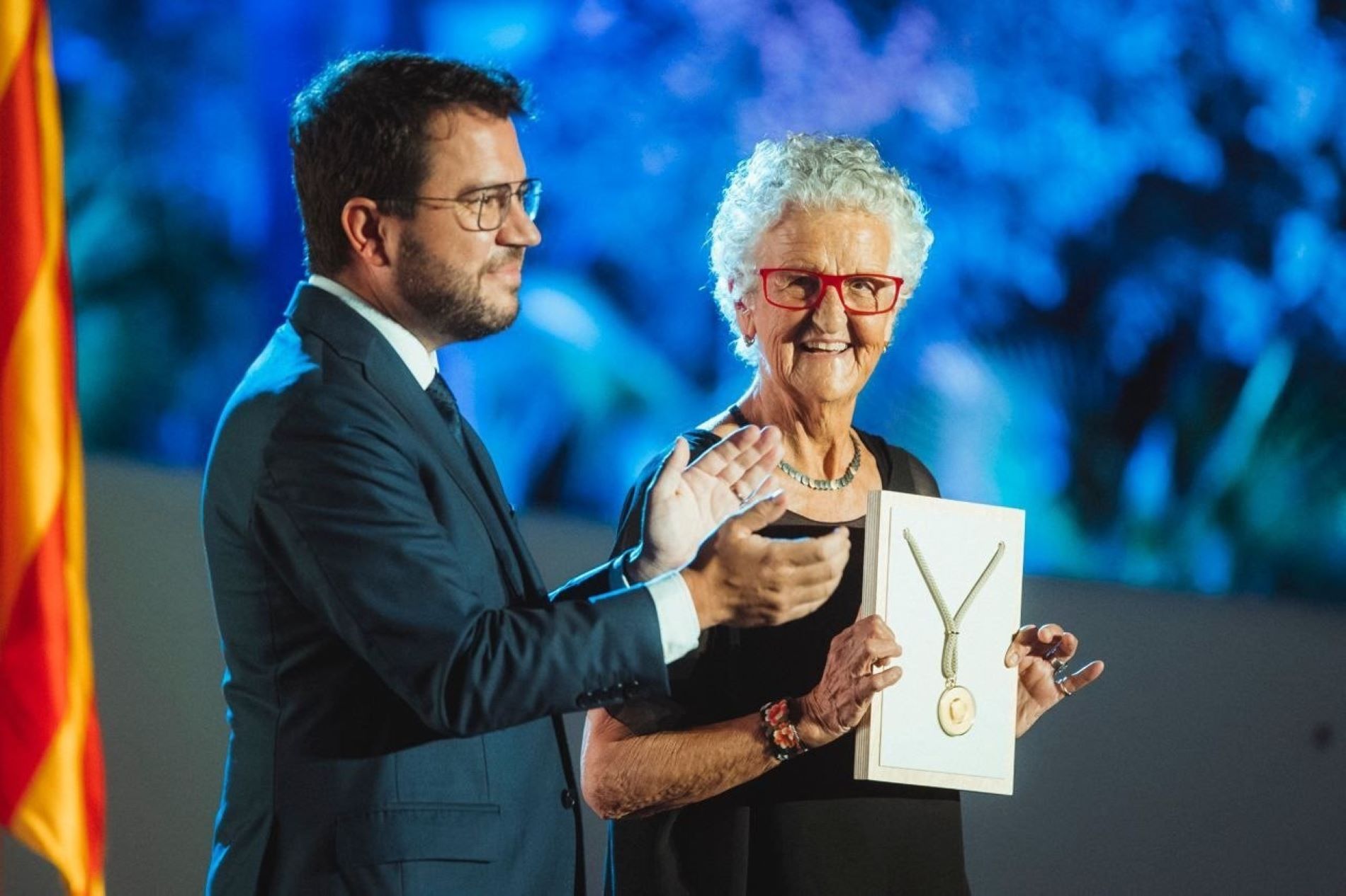 Roser Capdevila i Antoni Vila Casas reben la Medalla d'Or de la Generalitat