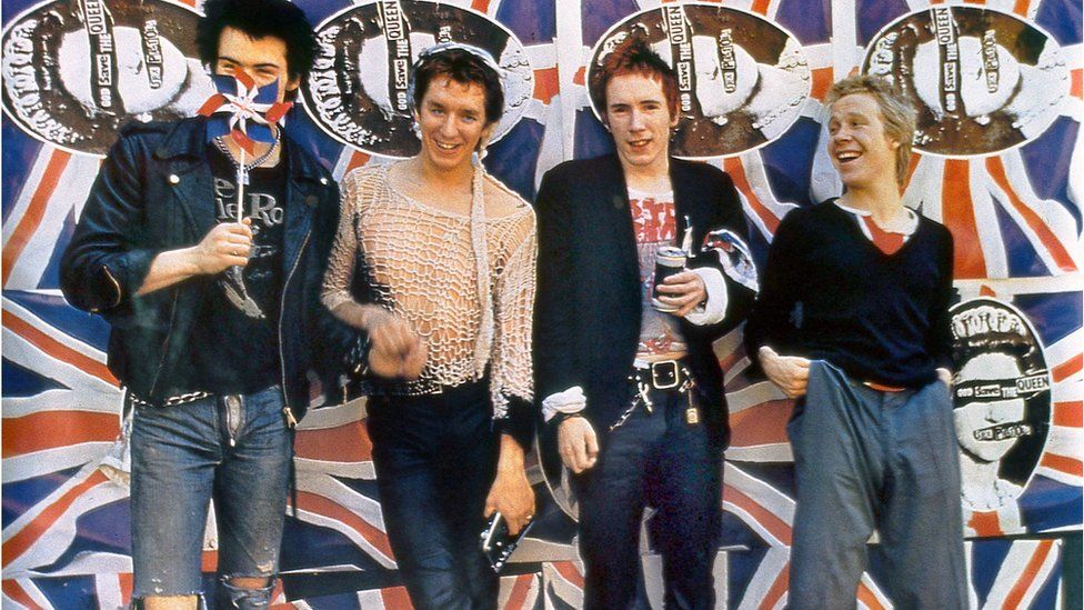 La reina de Inglaterra un icono del pop: las 5 mejores canciones 'dedicadas' a Isabel II La reina de Inglaterra un icono del pop: las 5 mejores canciones 'dedicadas' a Isabel II