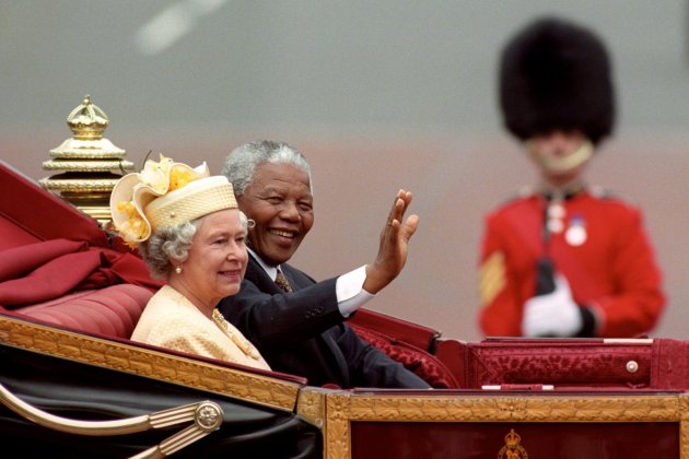 Elisabeth II Nelson Mandela Sudafrica visita Anglaterra / Foto: @RoyalFamily Elisabeth II Nelson Mandela Sudafrica visita Anglaterra / Foto: @RoyalFamily