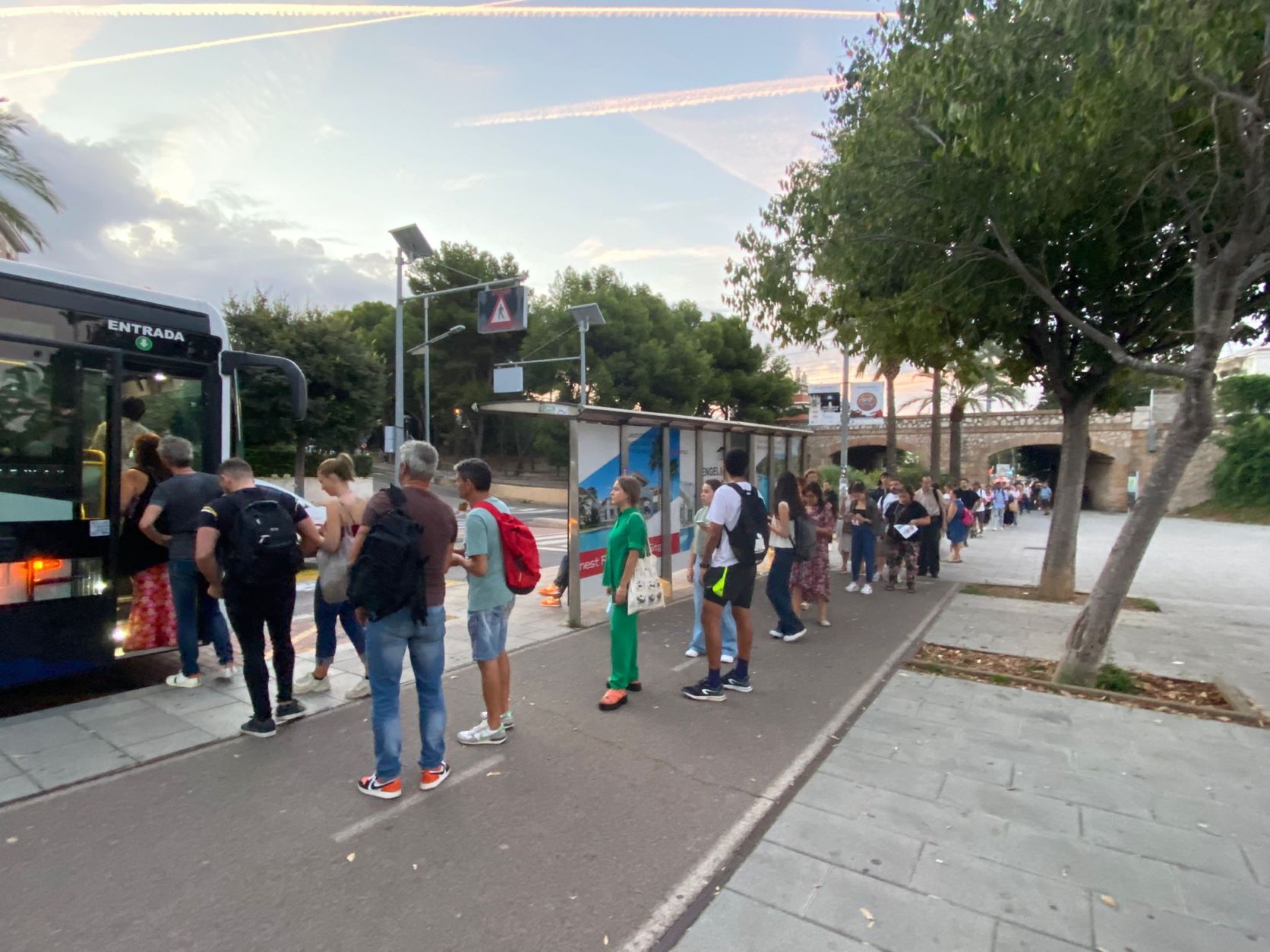 Mes cues a sitges per l'averia a renfe/ pepa maso Mes cues a sitges per l'averia a renfe/ pepa maso
