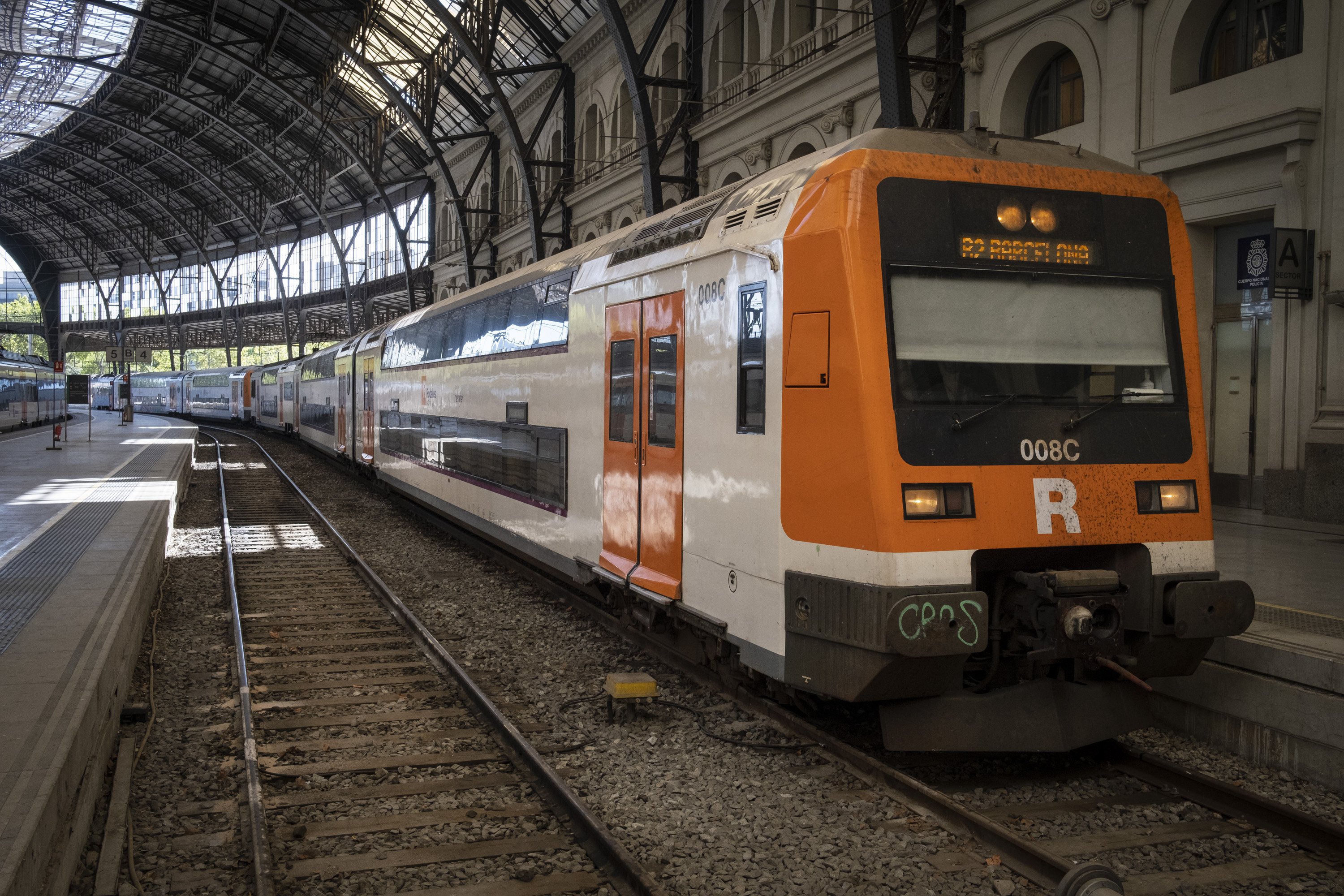 Renfe duda de que el traspaso de Rodalies al Govern mejore el servicio