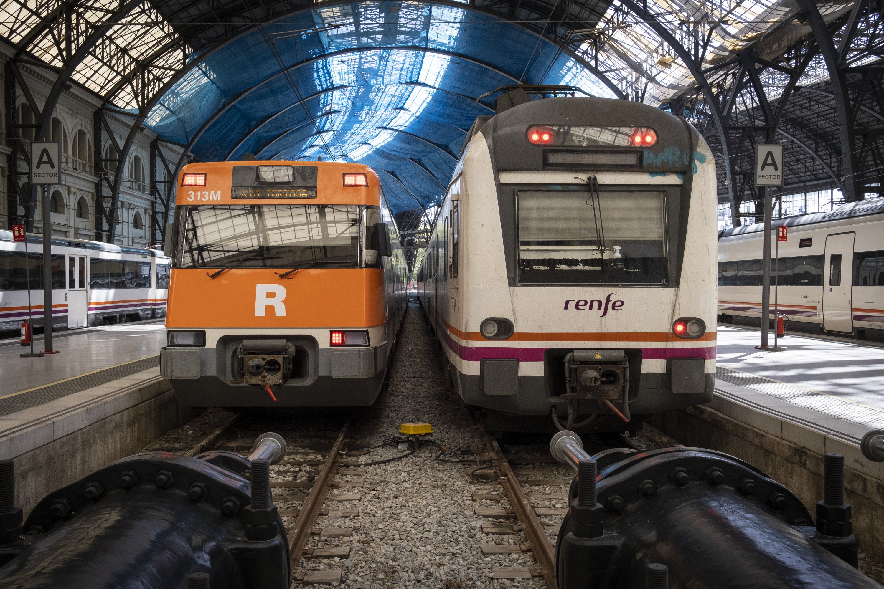Una incidència impedeix la circulació de tots els trens de Rodalies i Llarga Distància a Catalunya