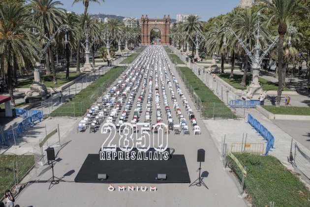 Diada sin gente en la calle, acto en el Arco de Triunfo, festividad 2020 / Foto: Sergi Alcàzar