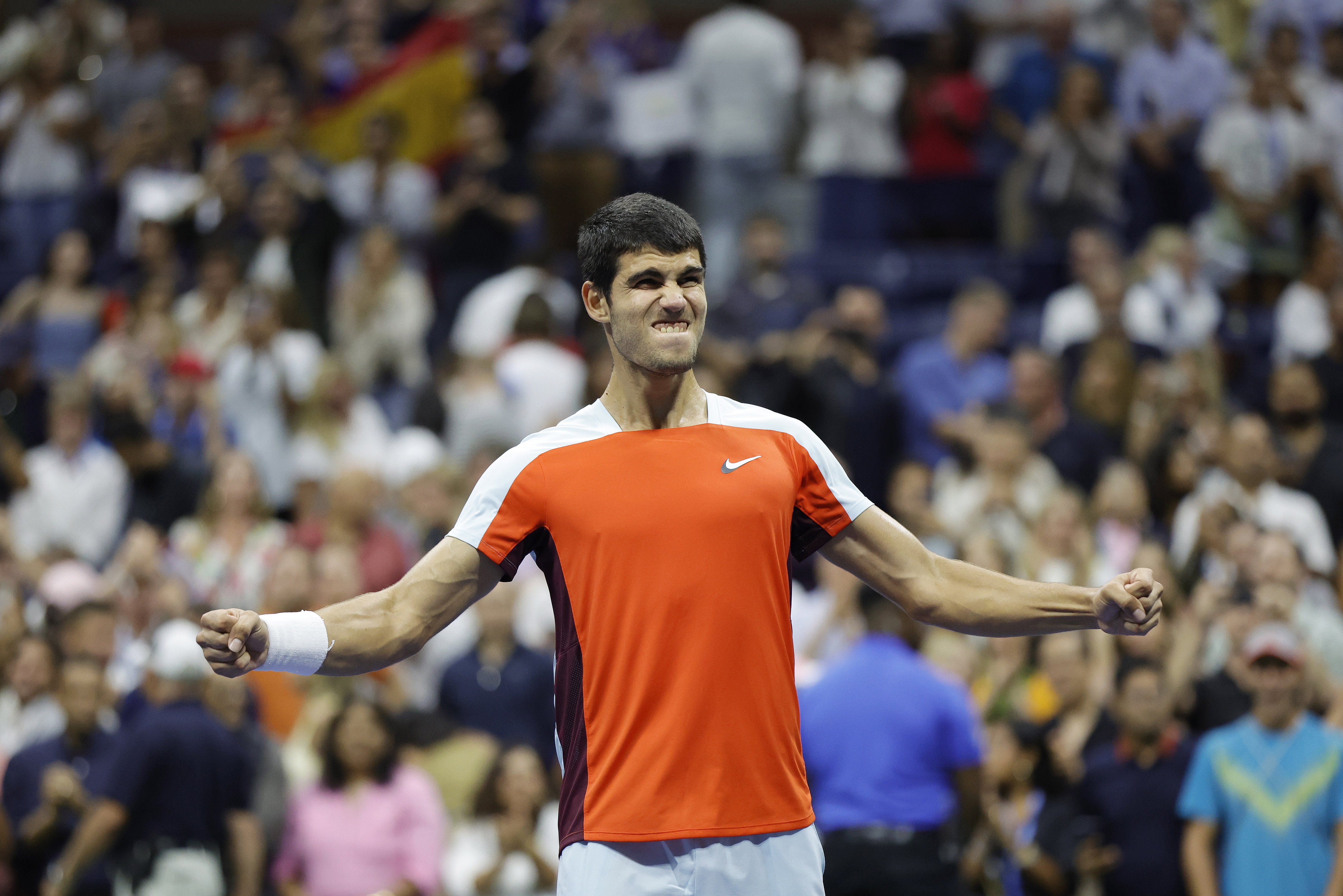 Alcaraz se agiganta para ganar a Tiafoe en el US Open y se cita con Ruud en una final para la historia