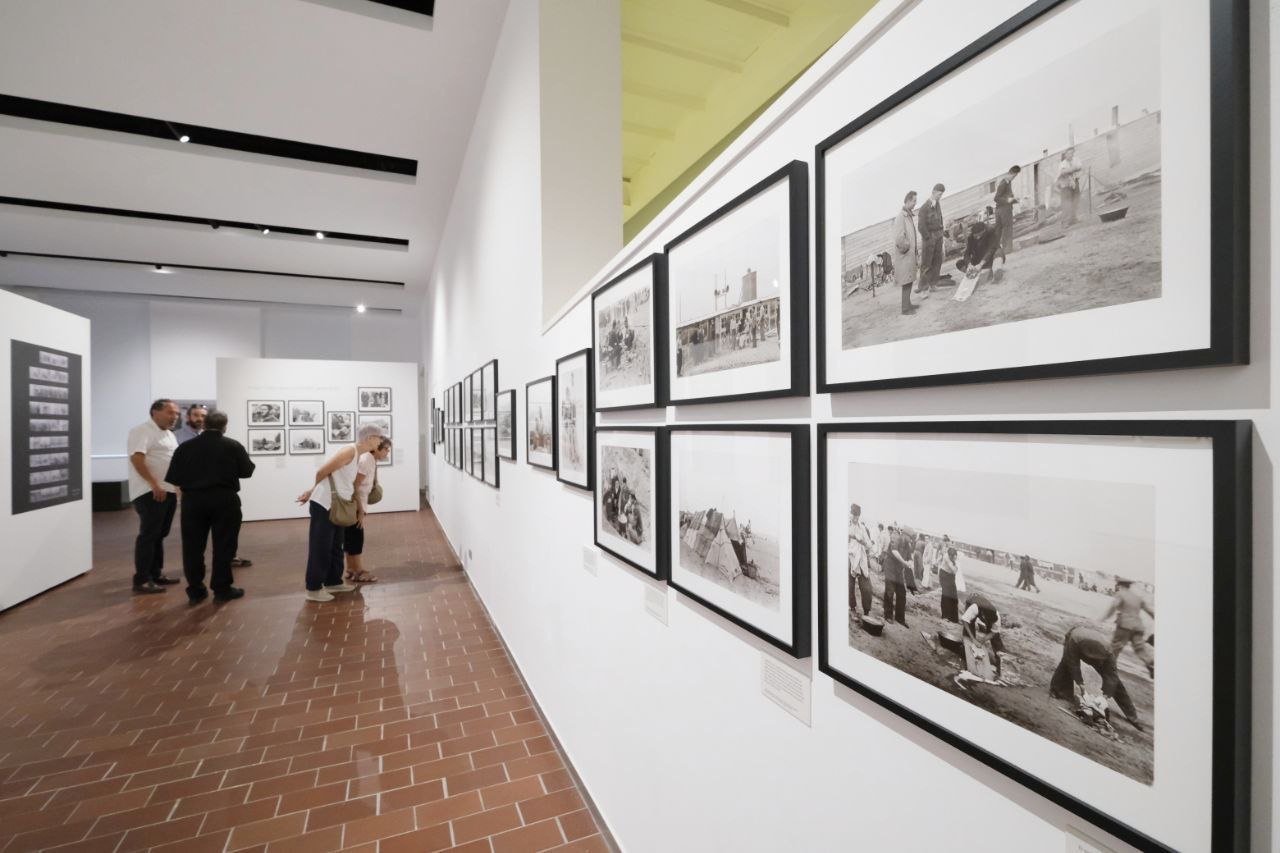 El MUME inaugura una exposició de Robert Capa sobre els camps de concentració d'Argelers i Barcarès