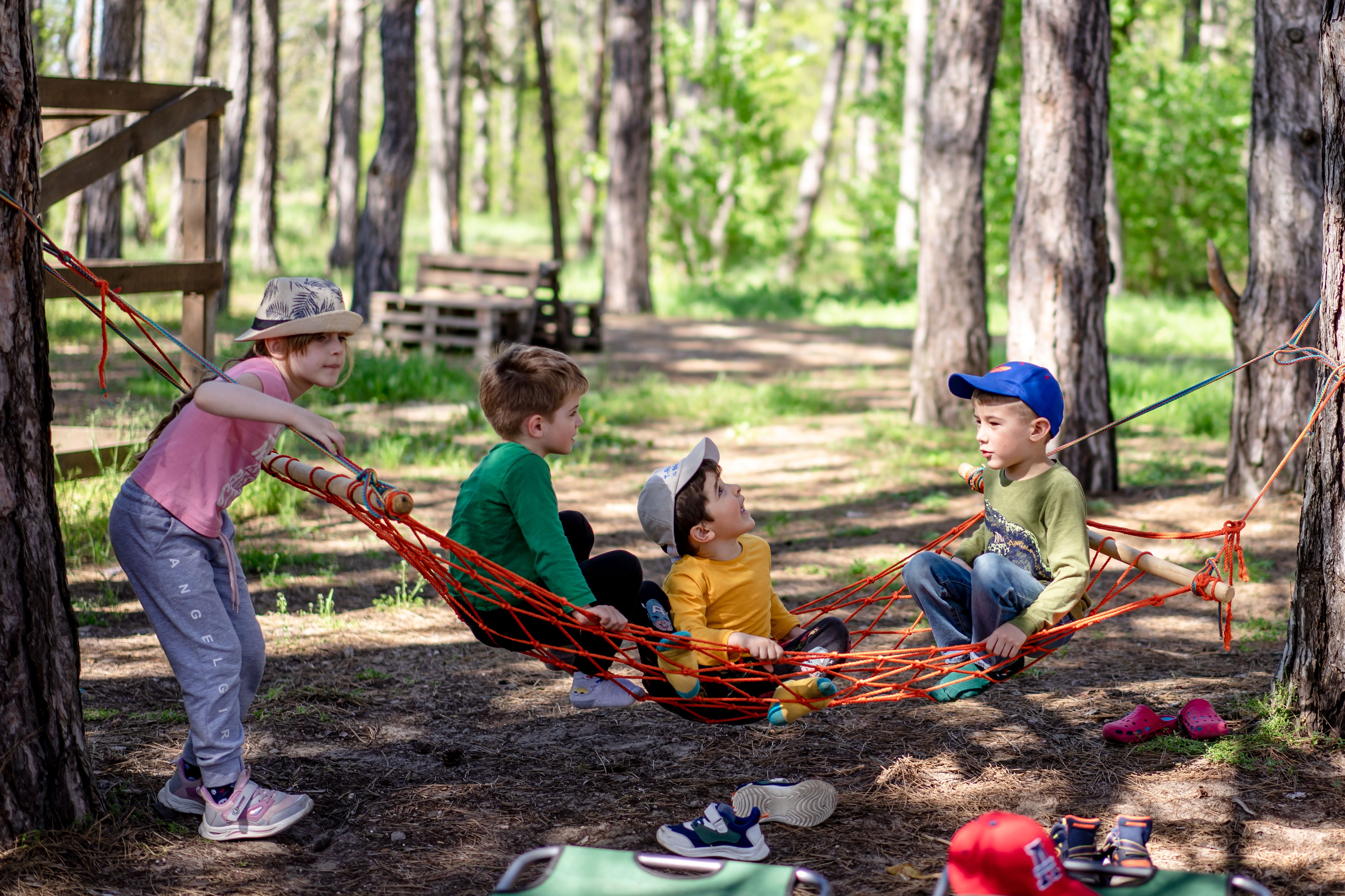 Compañeros d'escola en el bosc / Unsplash