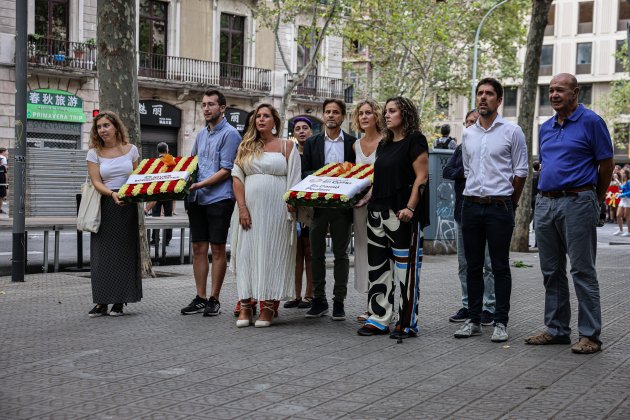Representants En Comú Podem Jéssica Albiach Jaume Asens ofrena floral Reafael Casanova