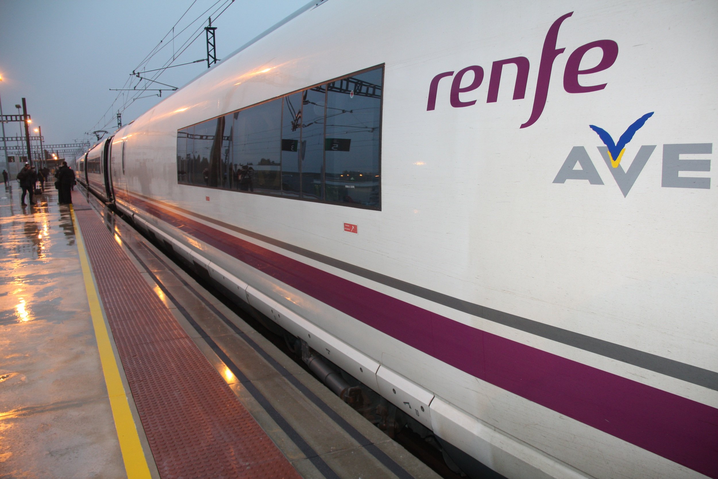 Un sabotaje interrumpe el servicio de AVE entre Girona y Barcelona
