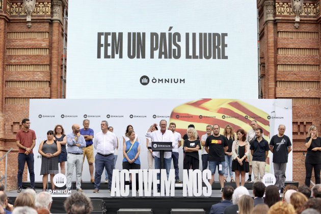 Acte d'Òmnium Arc de Triomf Diada Xavier Antich faristol forn / Foto: Montse Giralt.