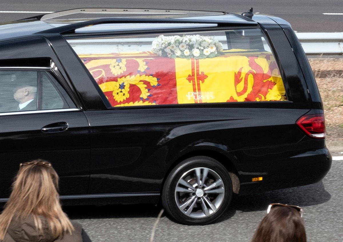 El cortejo fúnebre de Isabel II sale de Balmoral para dirigirse a Edimburgo